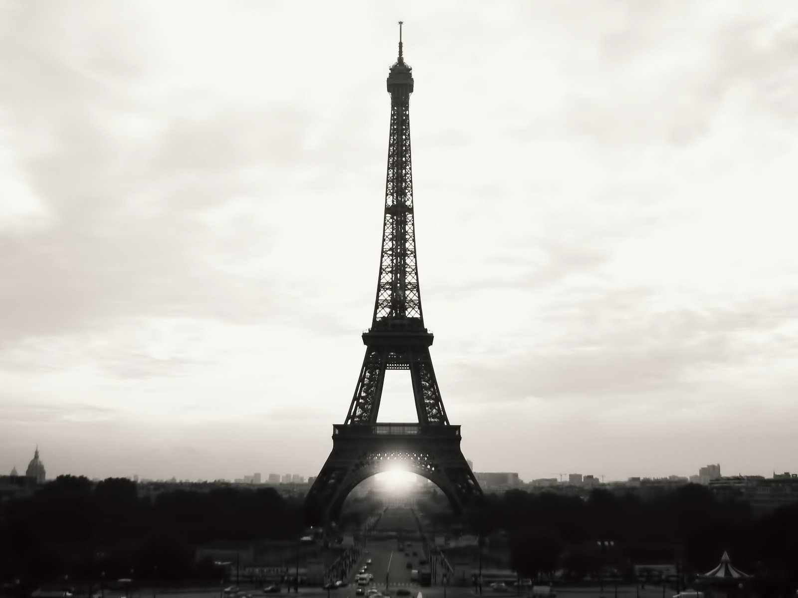 Обои фото, черно-белая, париж, эйфелева башня, photo, black and white, paris, eiffel tower разрешение 1920x1200 Загрузить