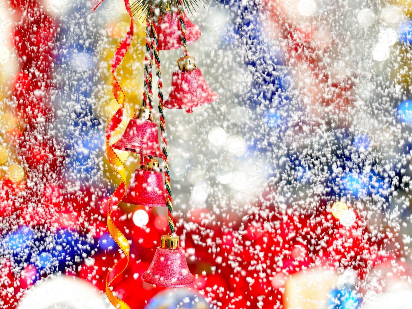 Обои снег, новый год, украшения, зима, снежинки, лента, колокольчики, праздник, snow, new year, decoration, winter, snowflakes, tape, bells, holiday разрешение 1920x1200 Загрузить