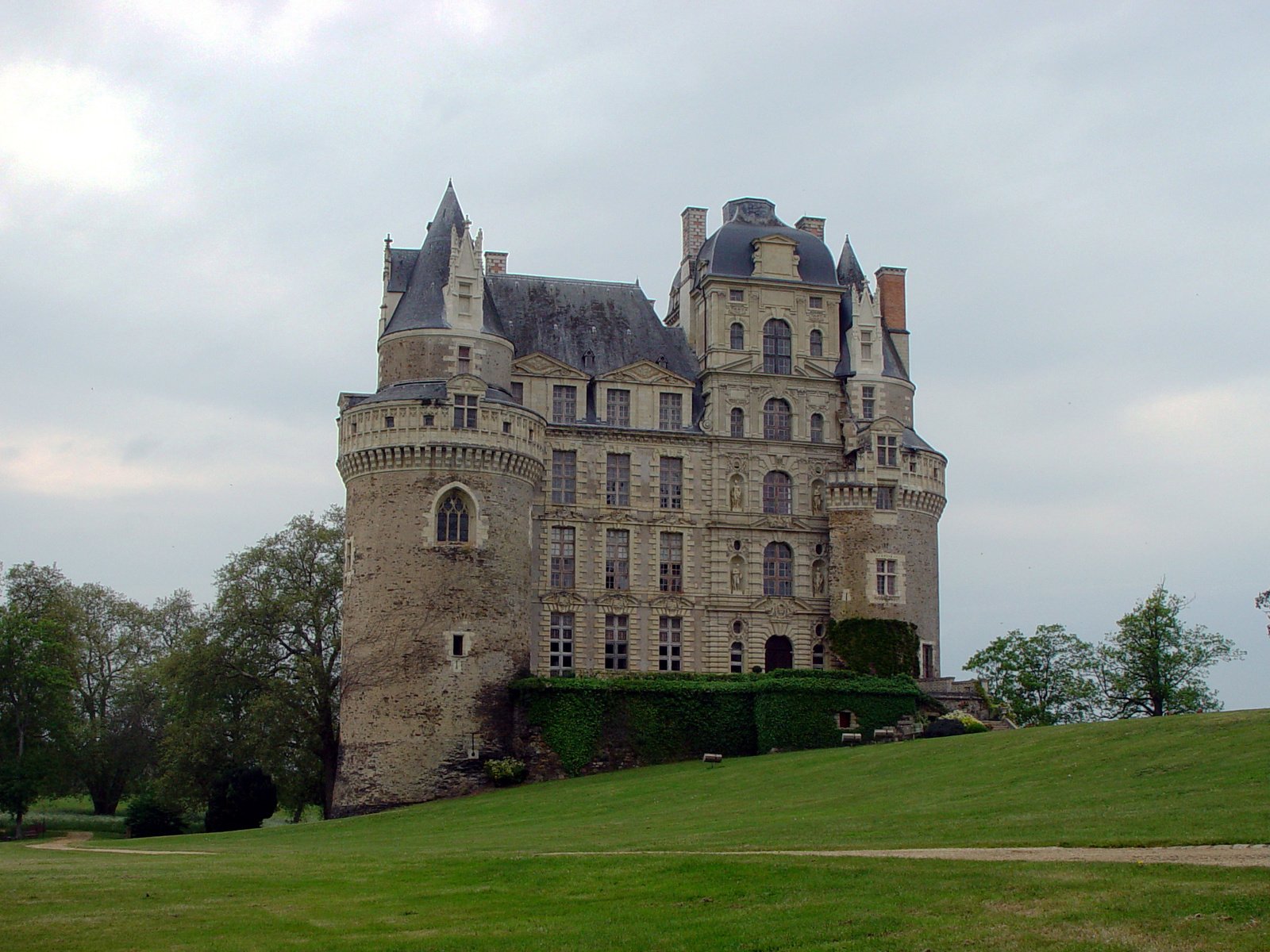 Обои замок, англия, замок бриссак, castle, england, brissac castle разрешение 2560x1584 Загрузить