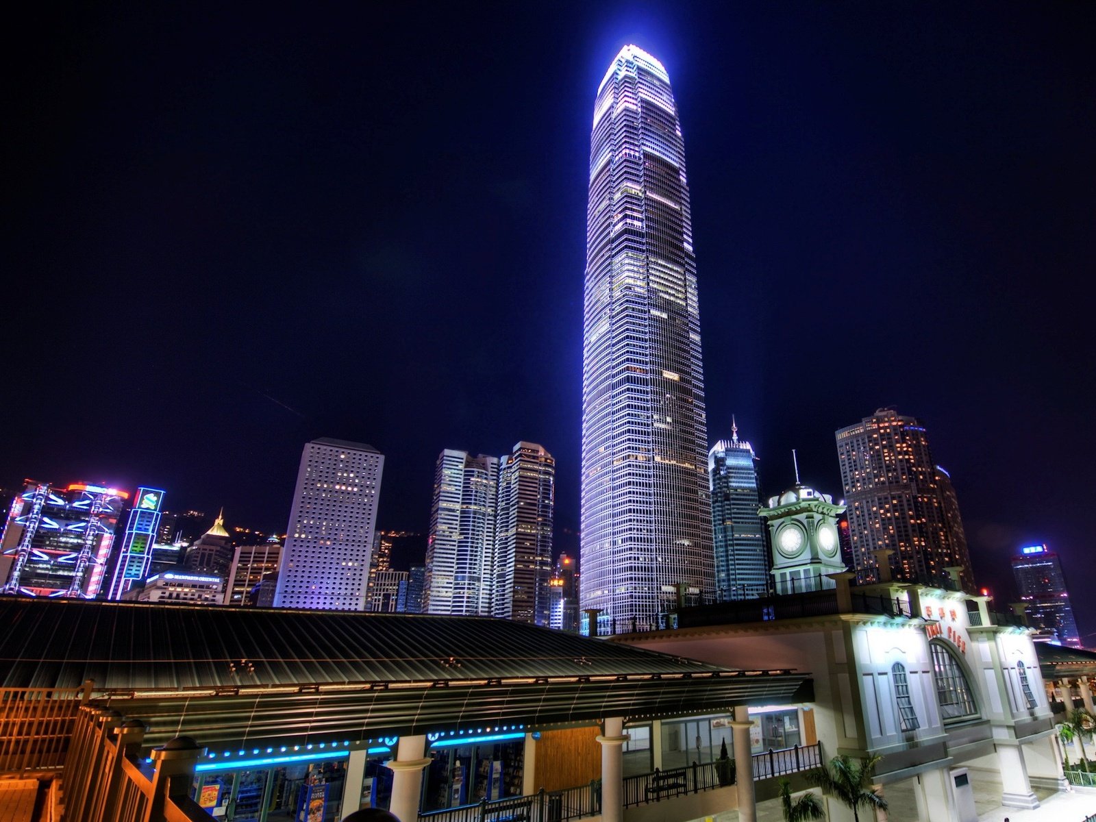 Обои ночь, небоскрёб, гонконг, night, skyscraper, hong kong разрешение 1920x1440 Загрузить