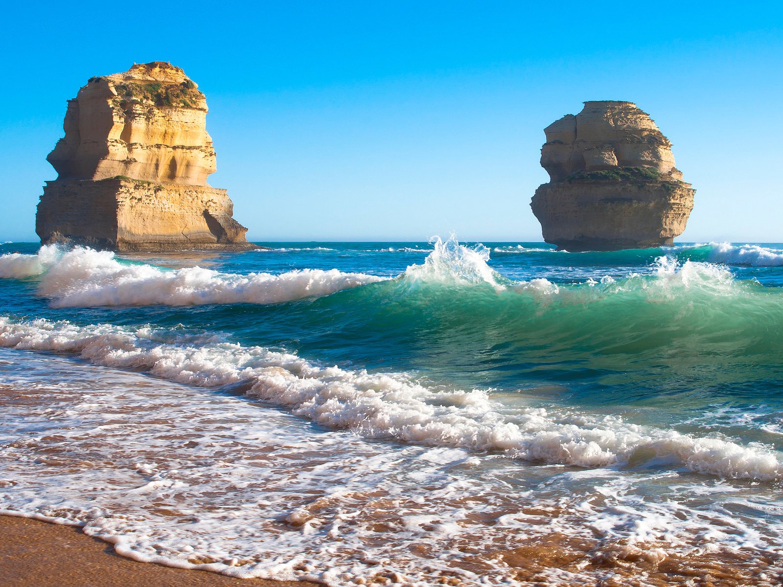 Обои скалы, море, пляж, rocks, sea, beach разрешение 2560x1600 Загрузить