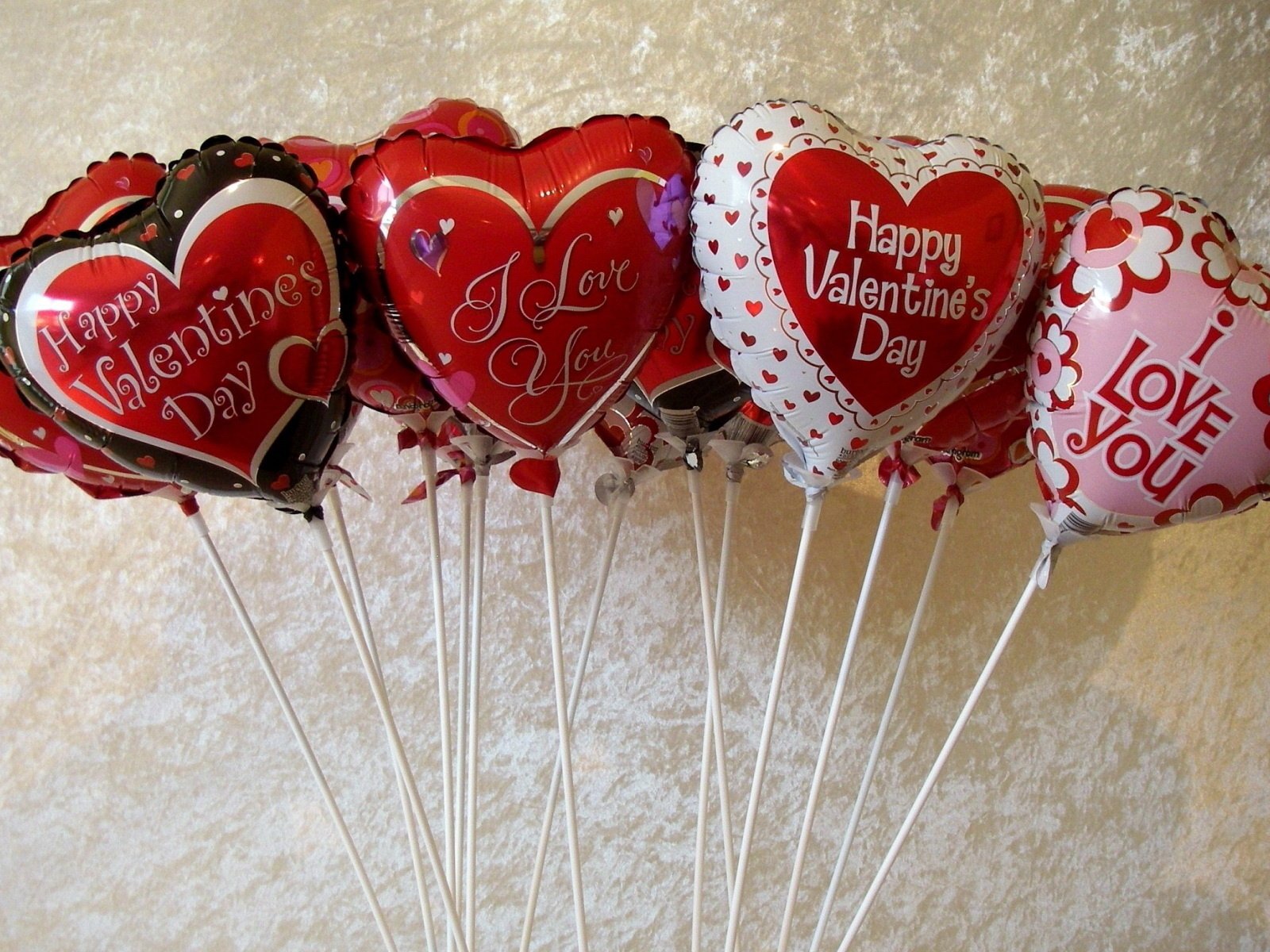 Обои шарики, праздник, воздушные, воздушные шарики, шарики сердечками, сердечки., подарок ко дню влюбленных, валентинов день, balls, holiday, air, balloons, balls hearts, hearts., a gift for valentine's day, valentine's day разрешение 1920x1200 Загрузить
