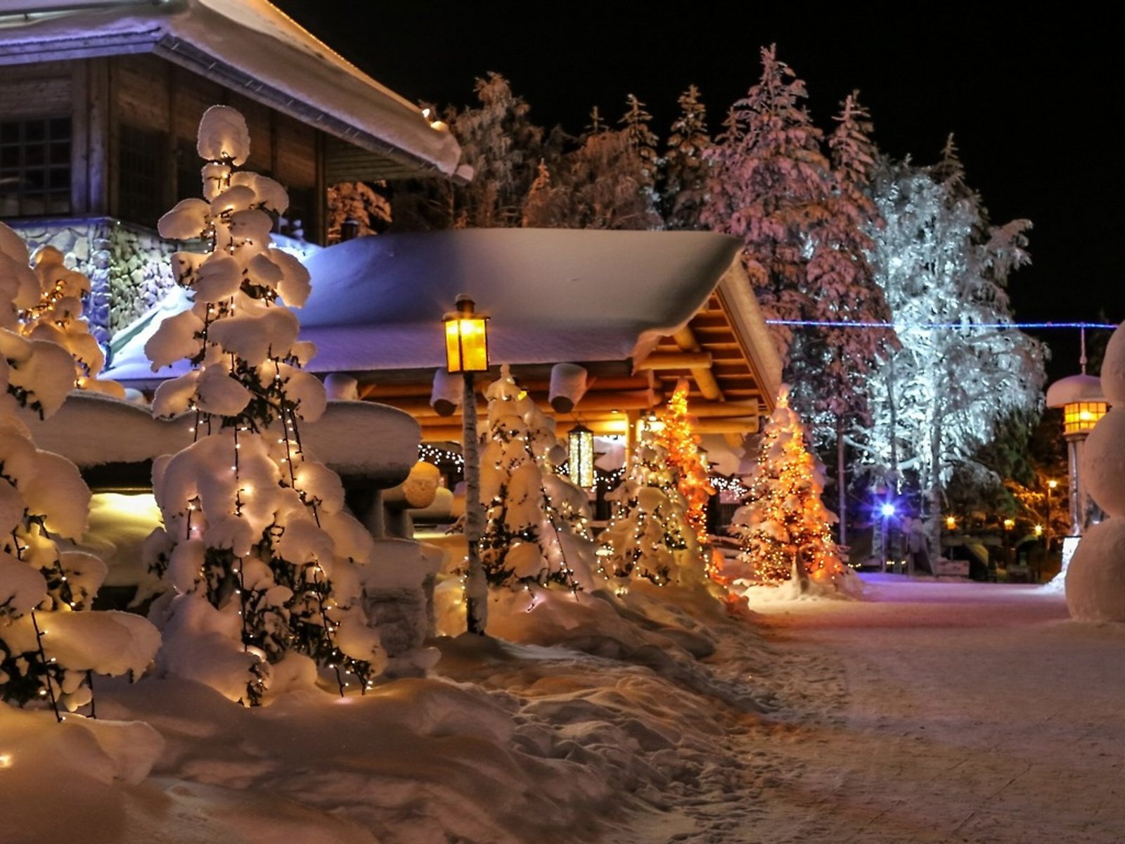 Обои вечер, новогодний дом в финляндии, зимняя сказка, the evening, christmas house in finland, winter's tale разрешение 2560x1440 Загрузить