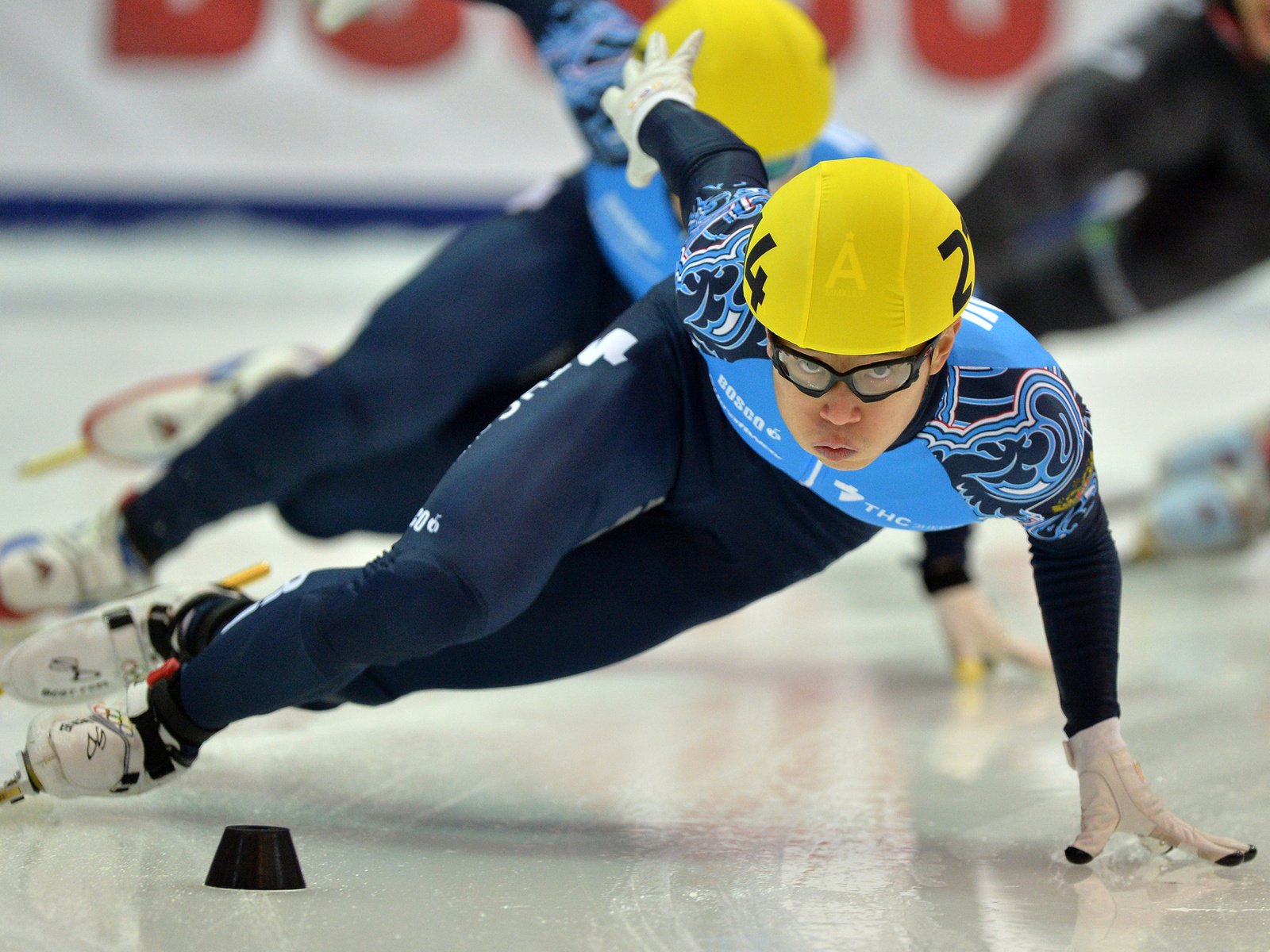 Обои взгляд, сочи 2014, шлем, sochi 2014 olympic winter games, лёд, xxii зимние олимпийские игры, скорость, виктор ан, гонка, шорт-трек, россия, victor an, россии, поворот, коньки, skates, look, sochi 2014, helmet, ice, the xxii winter olympic games, speed, viktor ahn, race, short track, russia, turn разрешение 2000x1368 Загрузить