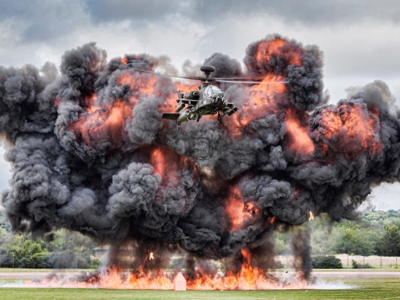 Обои вертолет, взрыв, ah 64, ударный, «апач», основной, апачи, helicopter, the explosion, ah-64, shock, "apache", main, apache разрешение 2048x1229 Загрузить