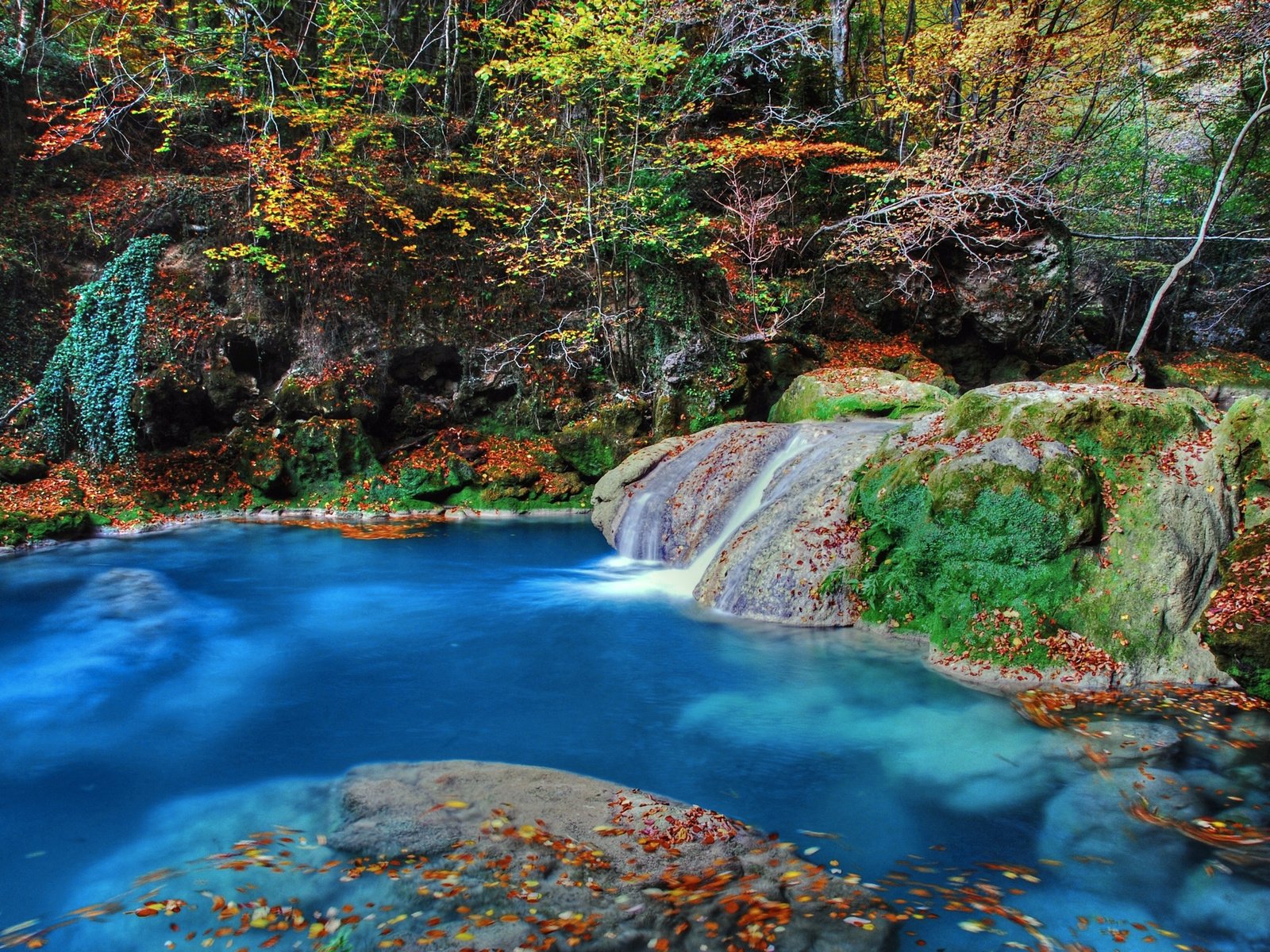 Обои скалы, водопад, осень, испания, каскад, rocks, waterfall, autumn, spain, cascade разрешение 2294x1536 Загрузить