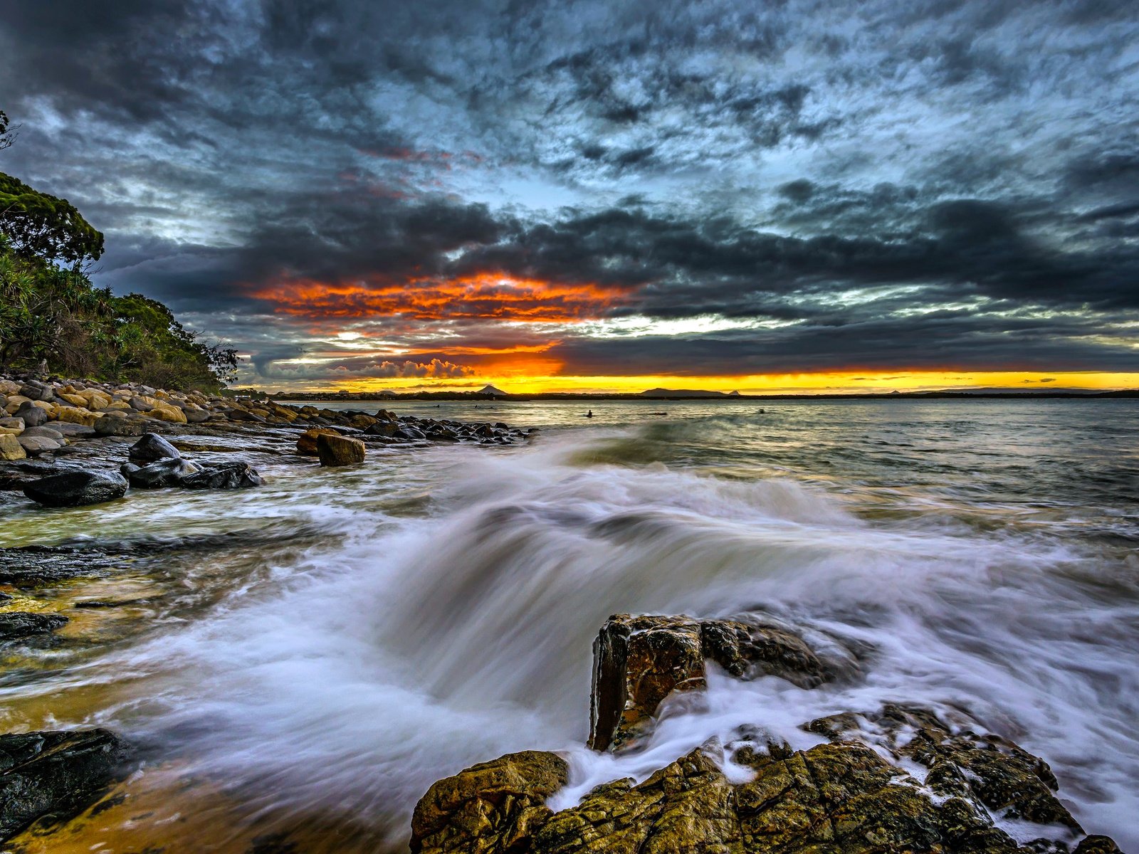 Обои скалы, природа, тучи, горизонт, побережье, океан, rocks, nature, clouds, horizon, coast, the ocean разрешение 2000x1334 Загрузить