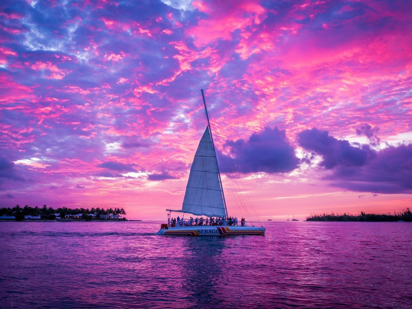 Обои небо, облака, озеро, закат, яхта, парус, the sky, clouds, lake, sunset, yacht, sail разрешение 2048x1365 Загрузить