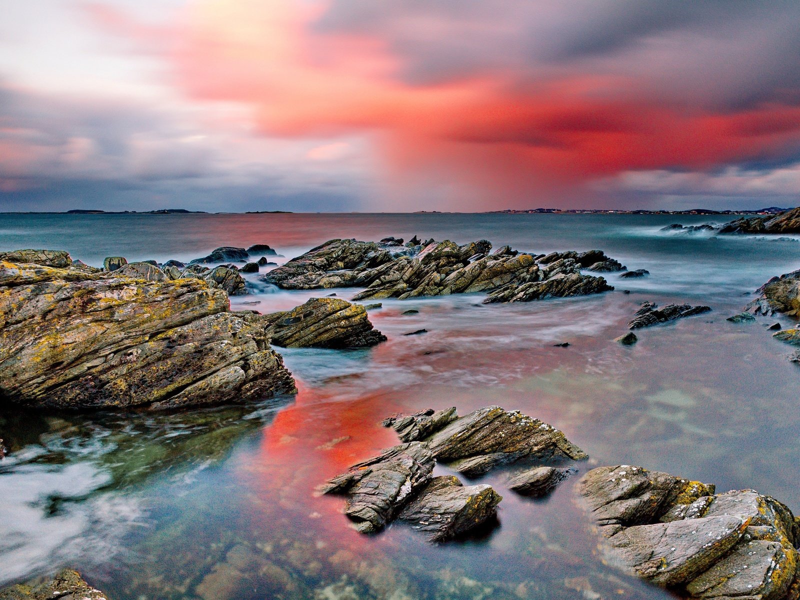 Обои облака, скалы, камни, закат, море, clouds, rocks, stones, sunset, sea разрешение 2048x1375 Загрузить