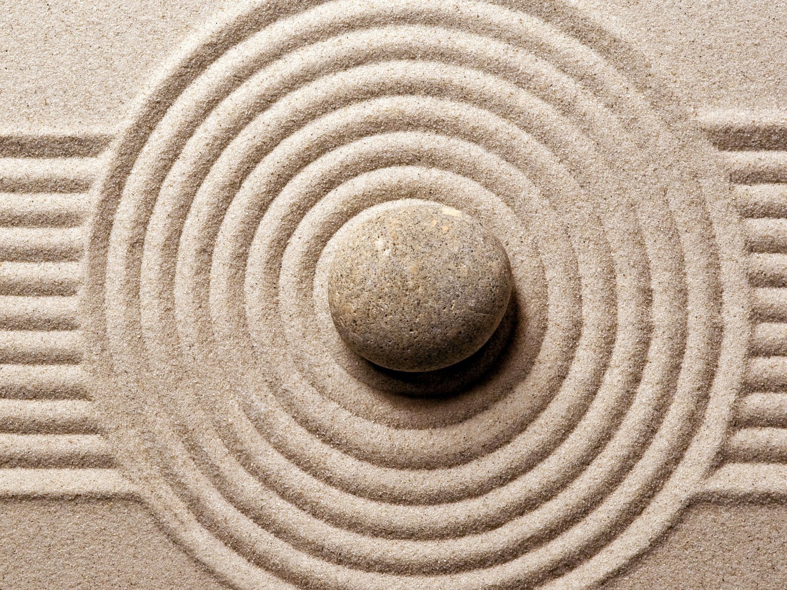Обои гармония, песок, камень, спираль, круг, дзен, симметрия, шаблон, harmony, sand, stone, spiral, round, zen, symmetry, template разрешение 4481x3881 Загрузить