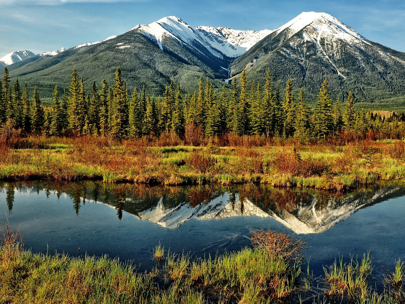 Обои вода, горы, лес, отражение, пейзаж, осень, зеркало, water, mountains, forest, reflection, landscape, autumn, mirror разрешение 1920x1200 Загрузить