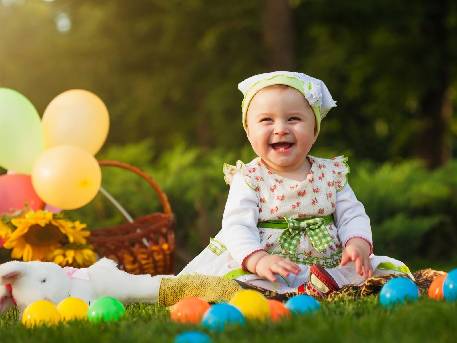 Обои платье, улыбка, дети, девочка, шарики, ребенок, веселая, dress, smile, children, girl, balls, child, fun разрешение 2880x1920 Загрузить