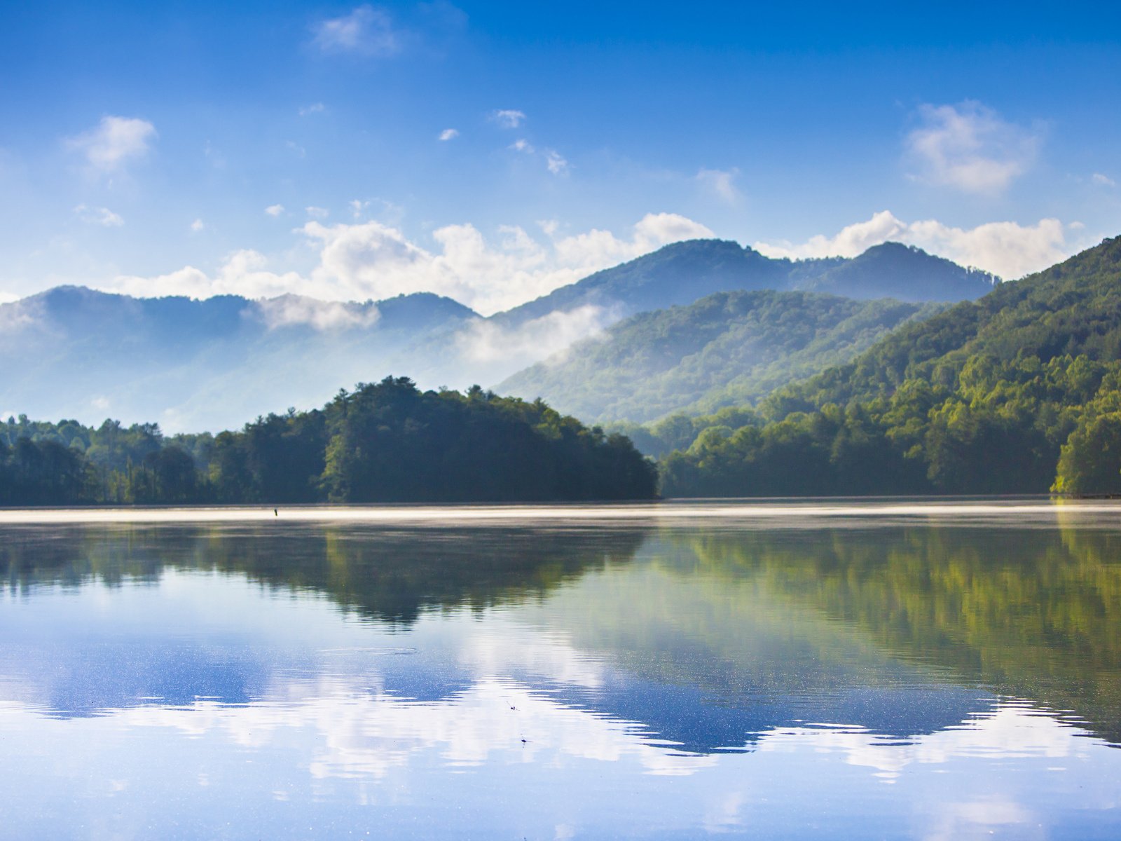 Обои озеро, горы, лес, отражение, утро, lake, mountains, forest, reflection, morning разрешение 1920x1200 Загрузить