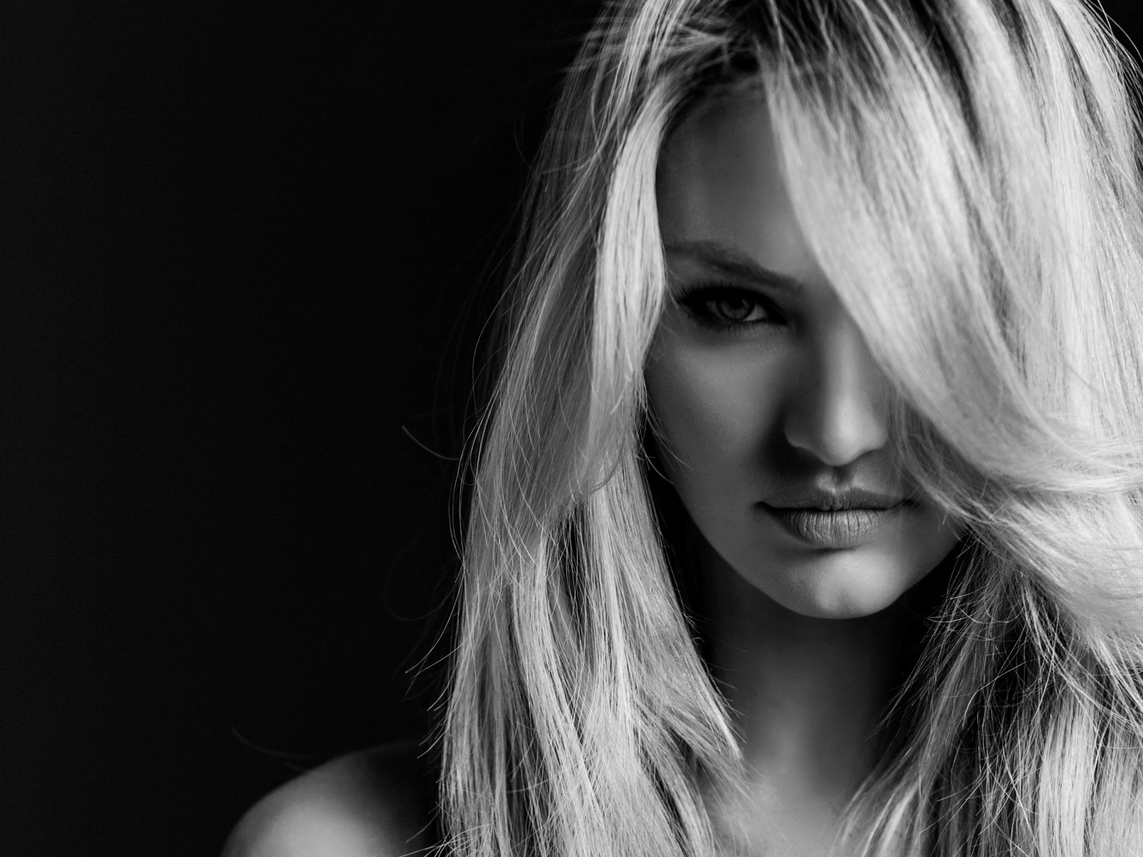 Обои блондинка, модель, чёрно-белый, кэндис свейнпол, blonde, model, black and white, candice swanepoel разрешение 3000x2353 Загрузить