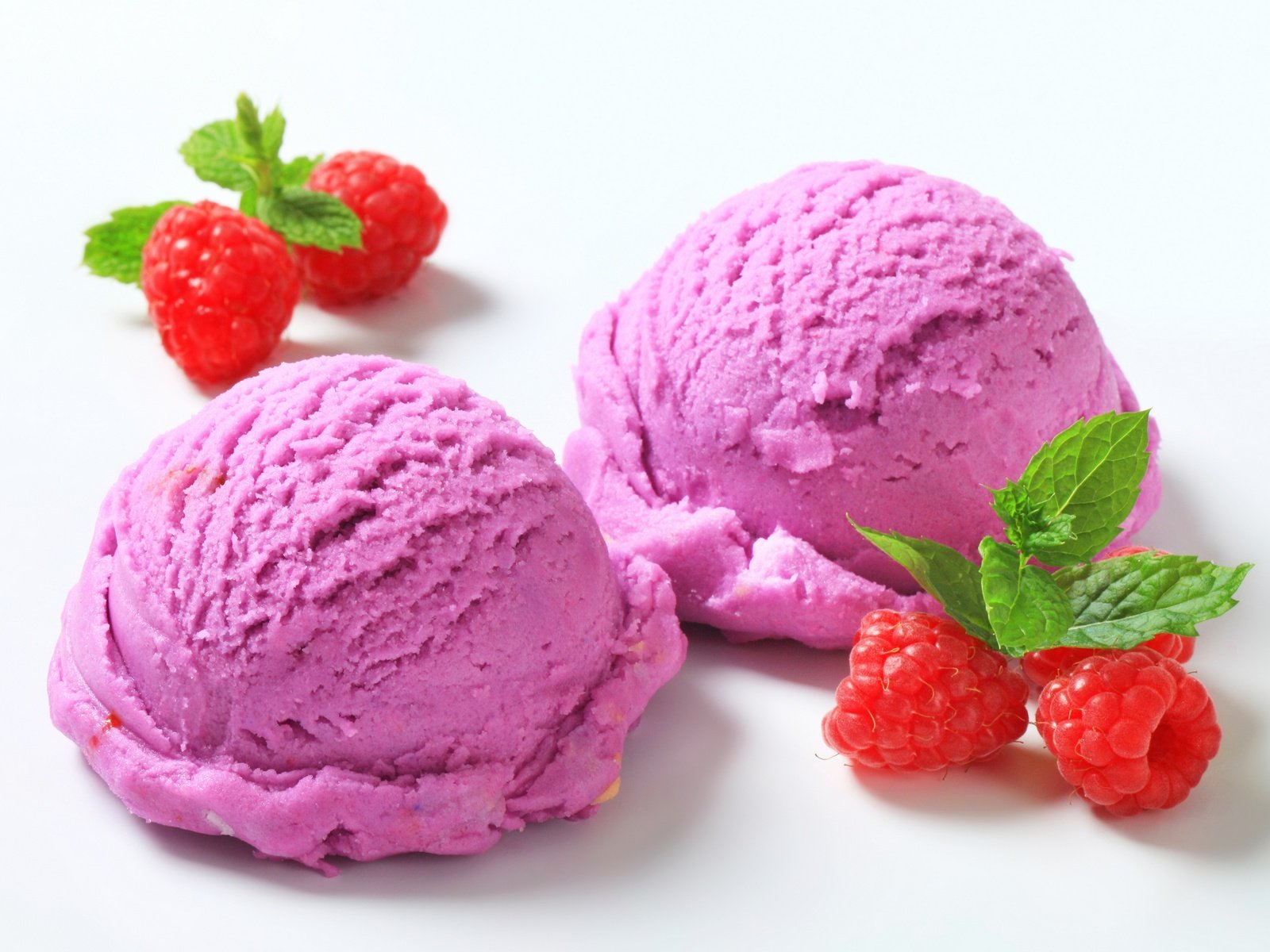Обои малина, мороженое, ягоды, лесные ягоды, мороженное, десерт, raspberry, ice cream, berries, dessert разрешение 2880x1968 Загрузить