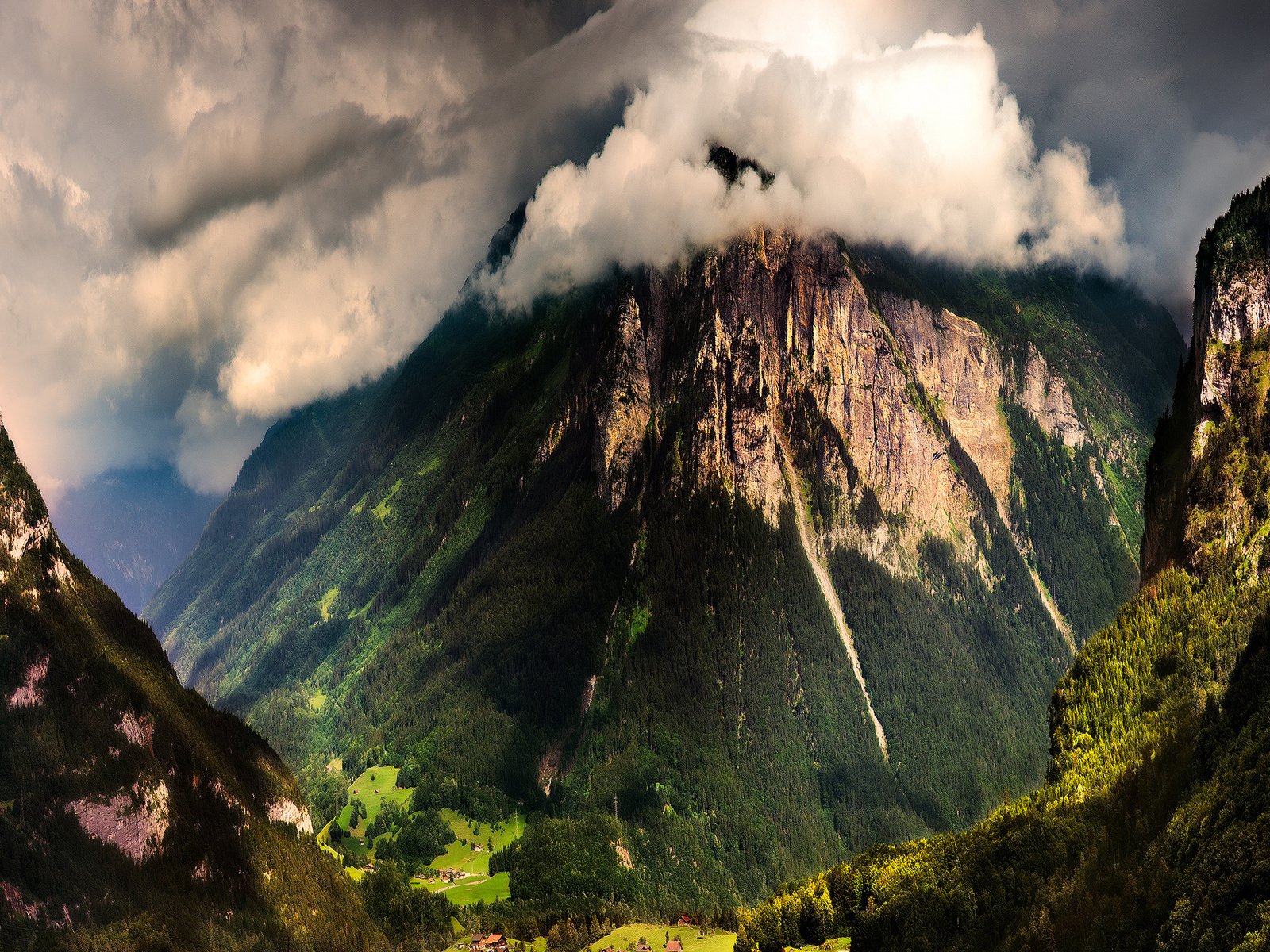 Обои горы, лес, вид, швейцария, дома, ущелье, долина, mountains, forest, view, switzerland, home, gorge, valley разрешение 1920x1200 Загрузить