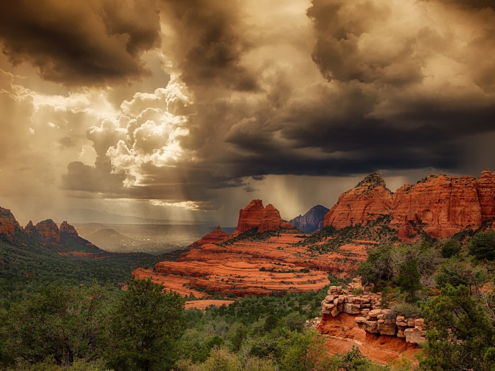 Обои небо, свет, облака, деревья, скалы, каньон, дождь, the sky, light, clouds, trees, rocks, canyon, rain разрешение 1920x1200 Загрузить