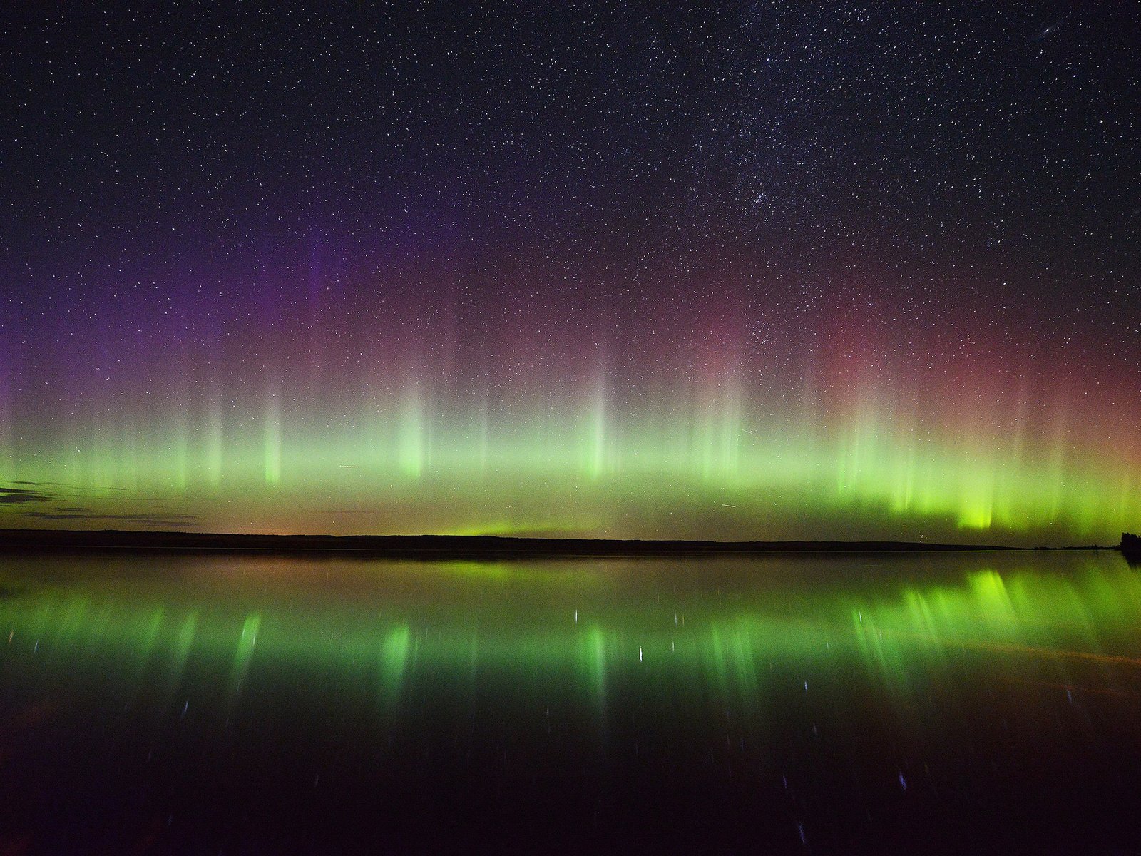 Обои небо, отражение, пейзаж, звезды, северное сияние, озёра, the sky, reflection, landscape, stars, northern lights, lake разрешение 2048x1367 Загрузить