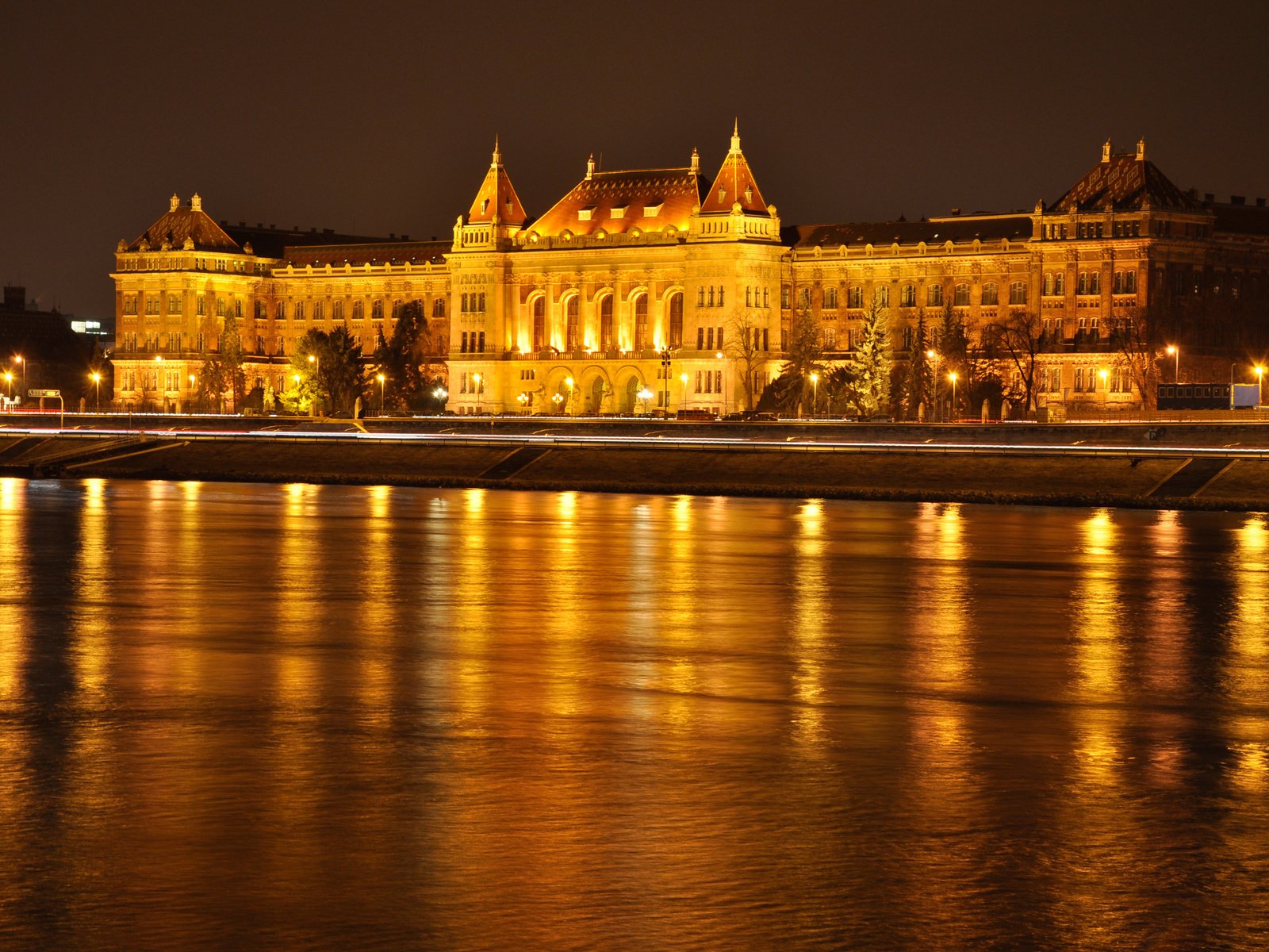 Обои небо, ночь, огни, река, дворец, венгрия, будапешт, the sky, night, lights, river, palace, hungary, budapest разрешение 2880x1913 Загрузить