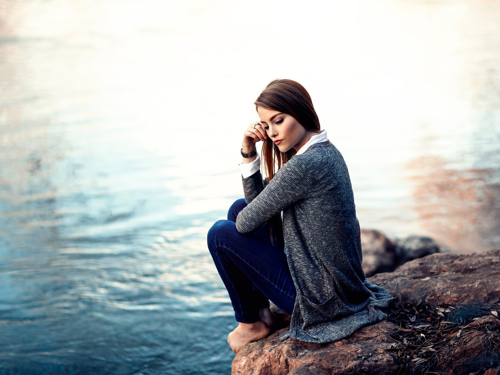 Обои вода, девушка, камень, босая, time to think, алессандро ди чикко, water, girl, stone, barefoot, alessandro di cicco разрешение 2048x1365 Загрузить