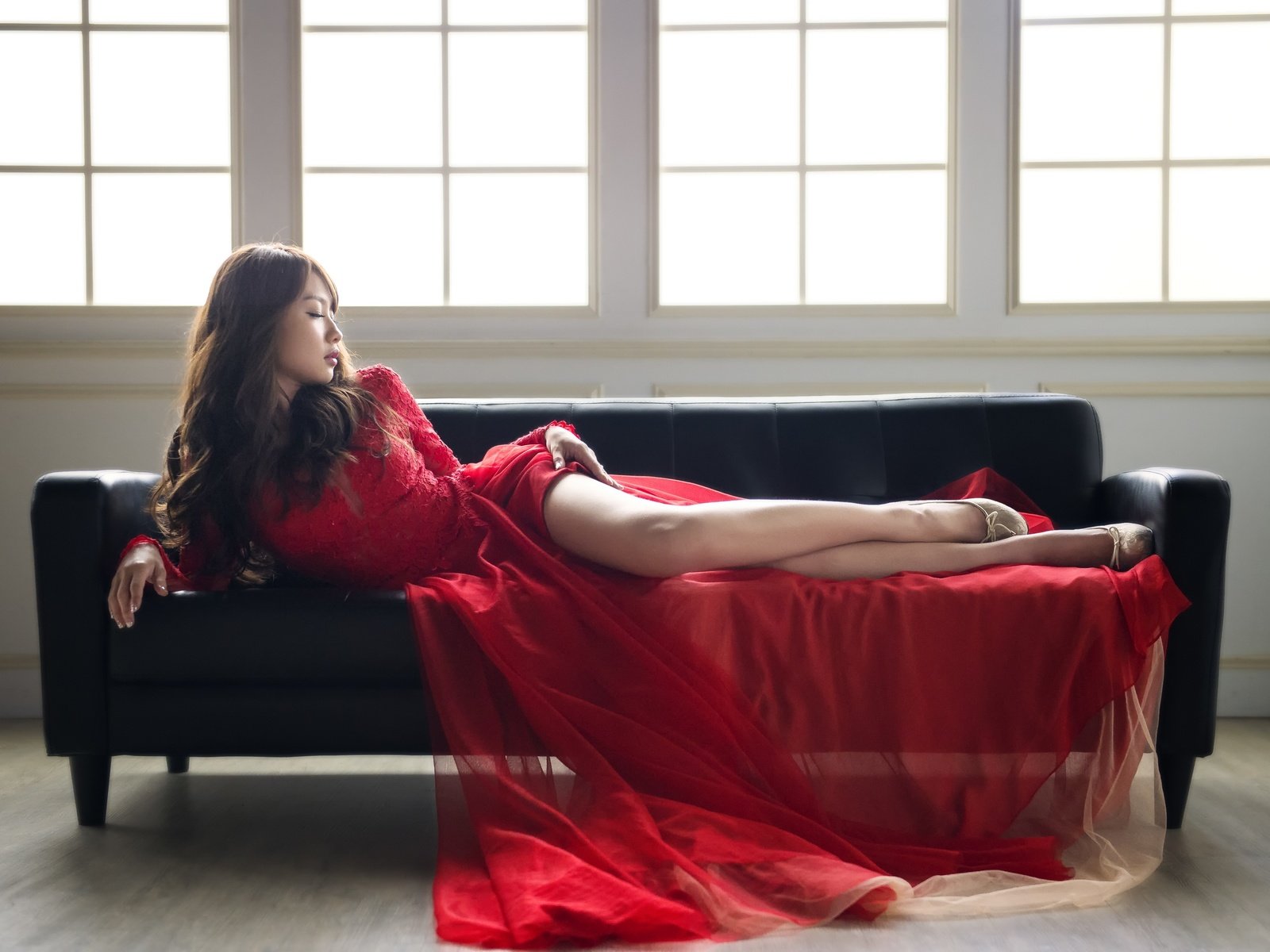 Обои девушка, лежит, азиатка, красное платье, girl, lies, asian, red dress разрешение 2880x1917 Загрузить