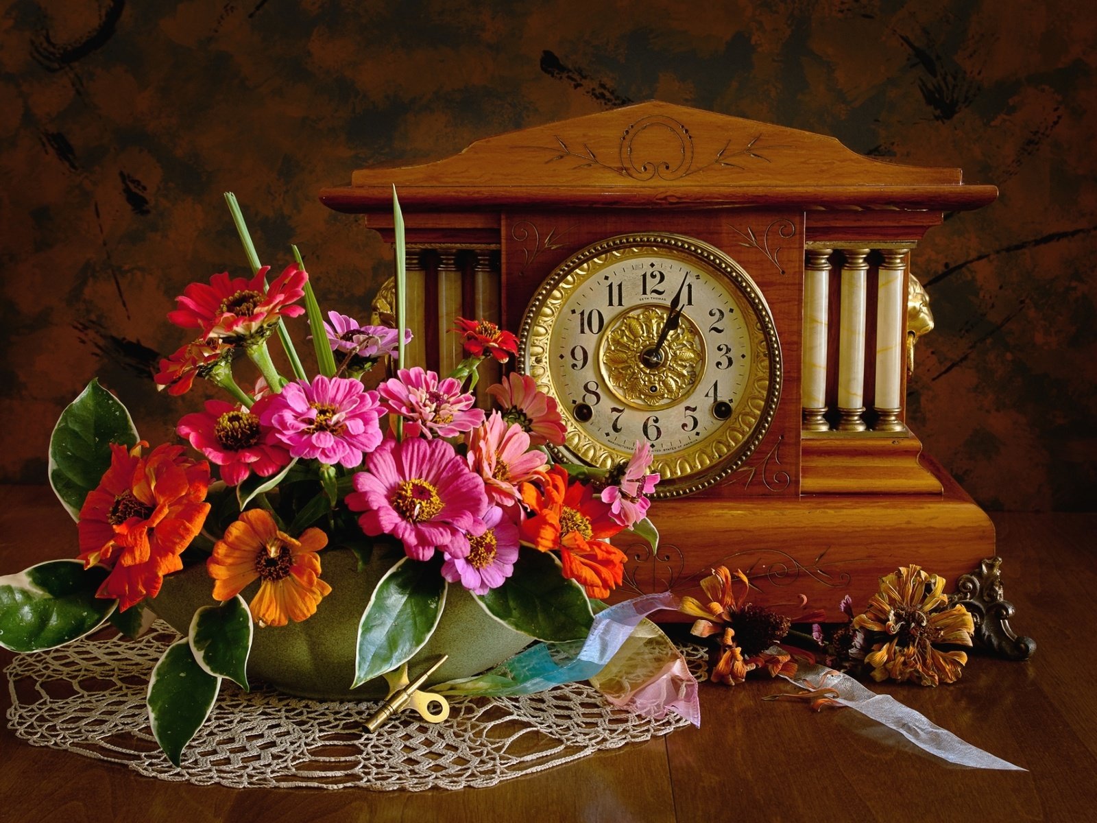 Обои текстура, часы, букет, цинния, texture, watch, bouquet, zinnia разрешение 1920x1285 Загрузить
