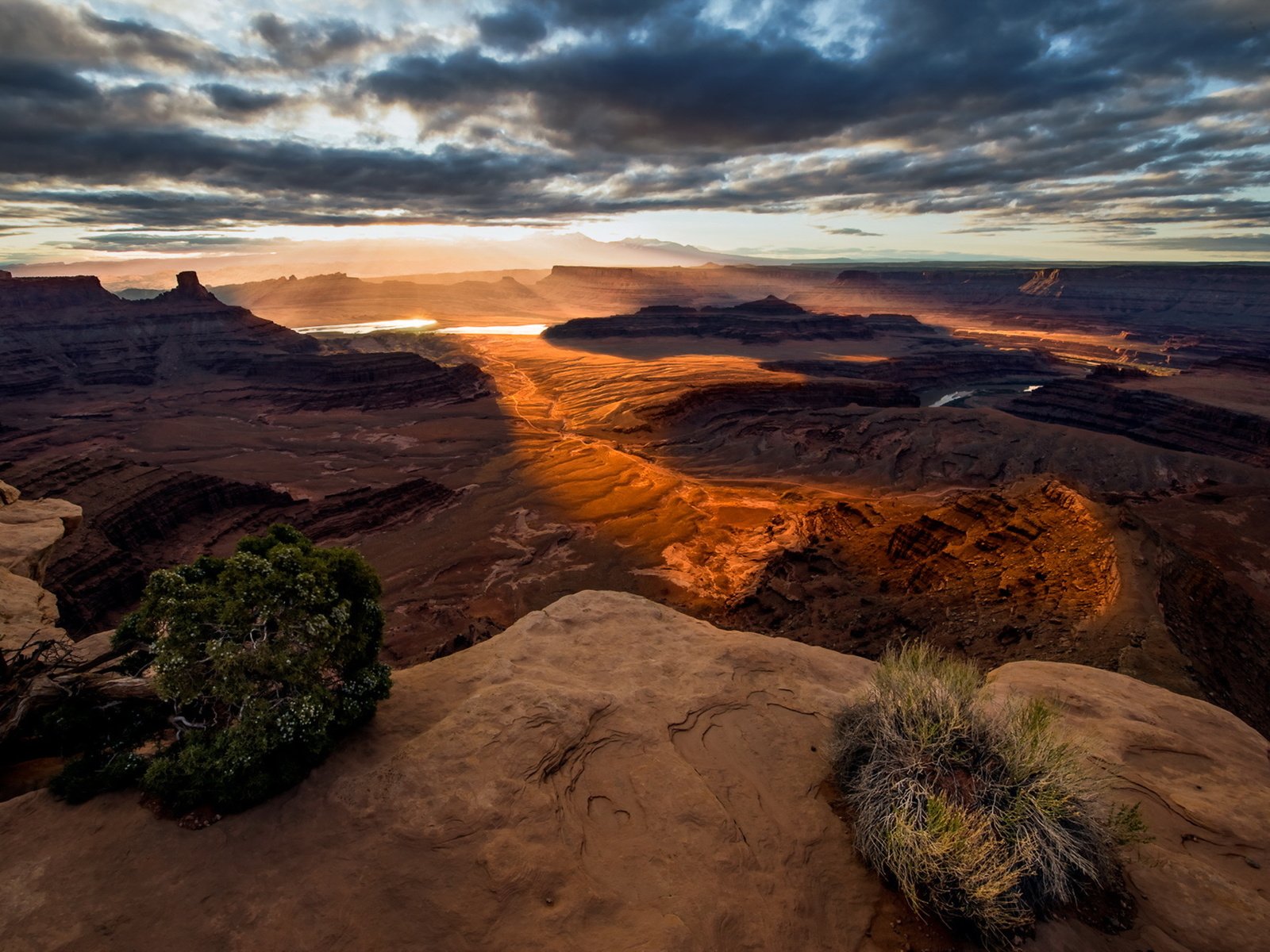 Обои горы, пейзаж, canyonland color, mountains, landscape разрешение 1920x1278 Загрузить