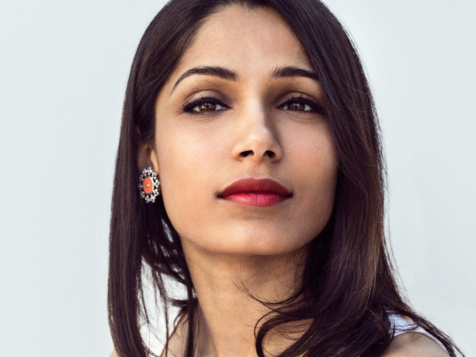 Обои девушка, взгляд, лицо, актриса, фрида пинто, girl, look, face, actress, freida pinto разрешение 2341x1423 Загрузить