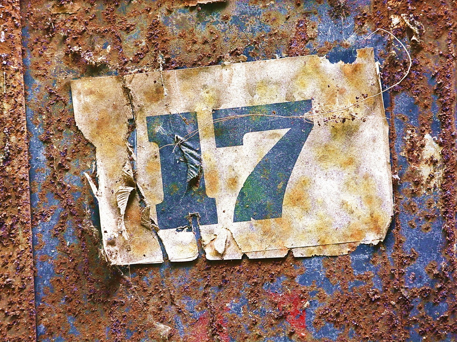 Обои металл, фон, цифры, ржавчина, номер, 17, metal, background, figures, rust, room разрешение 2048x1365 Загрузить