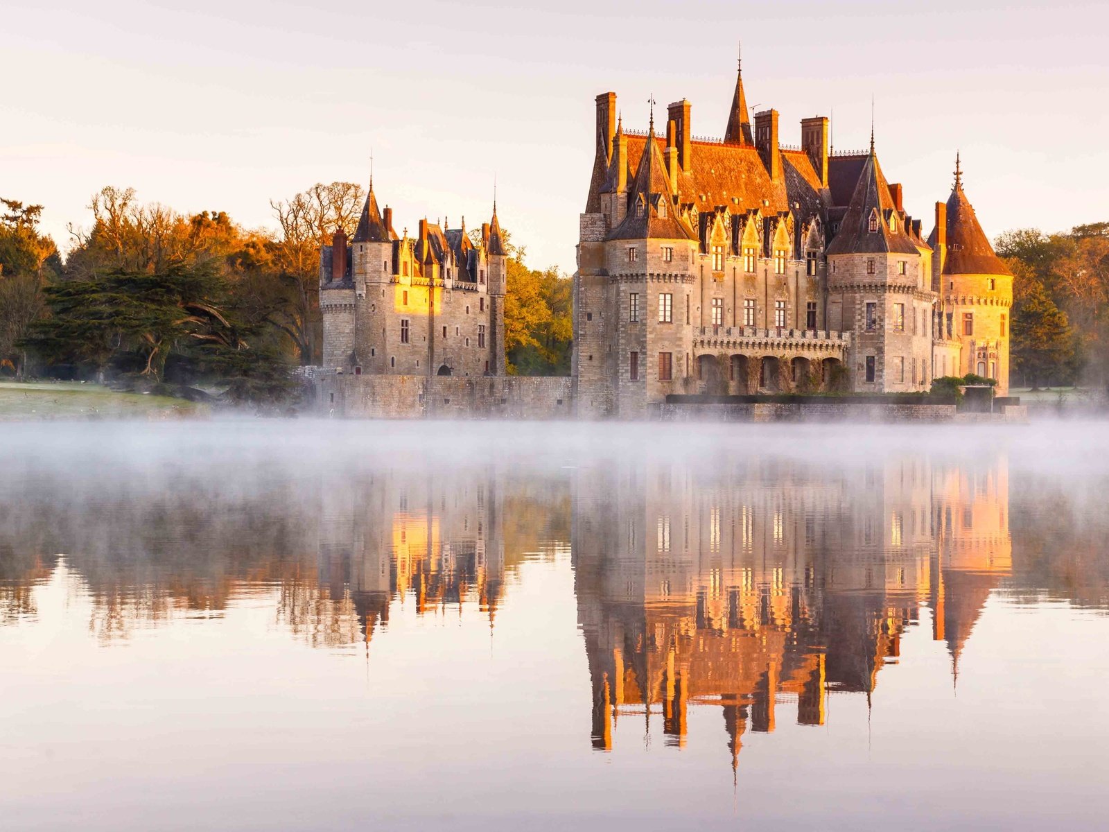 Обои озеро, отражение, замок, франция, château de la bretesche, миссийак, lake, reflection, castle, france, missillac разрешение 4787x3191 Загрузить