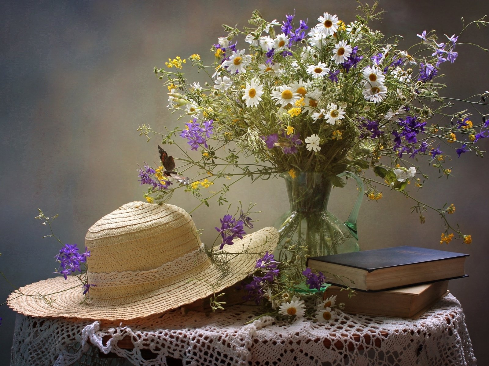 Обои лето, книги, ромашки, букет, шляпа, натюрморт, summer, books, chamomile, bouquet, hat, still life разрешение 1920x1251 Загрузить