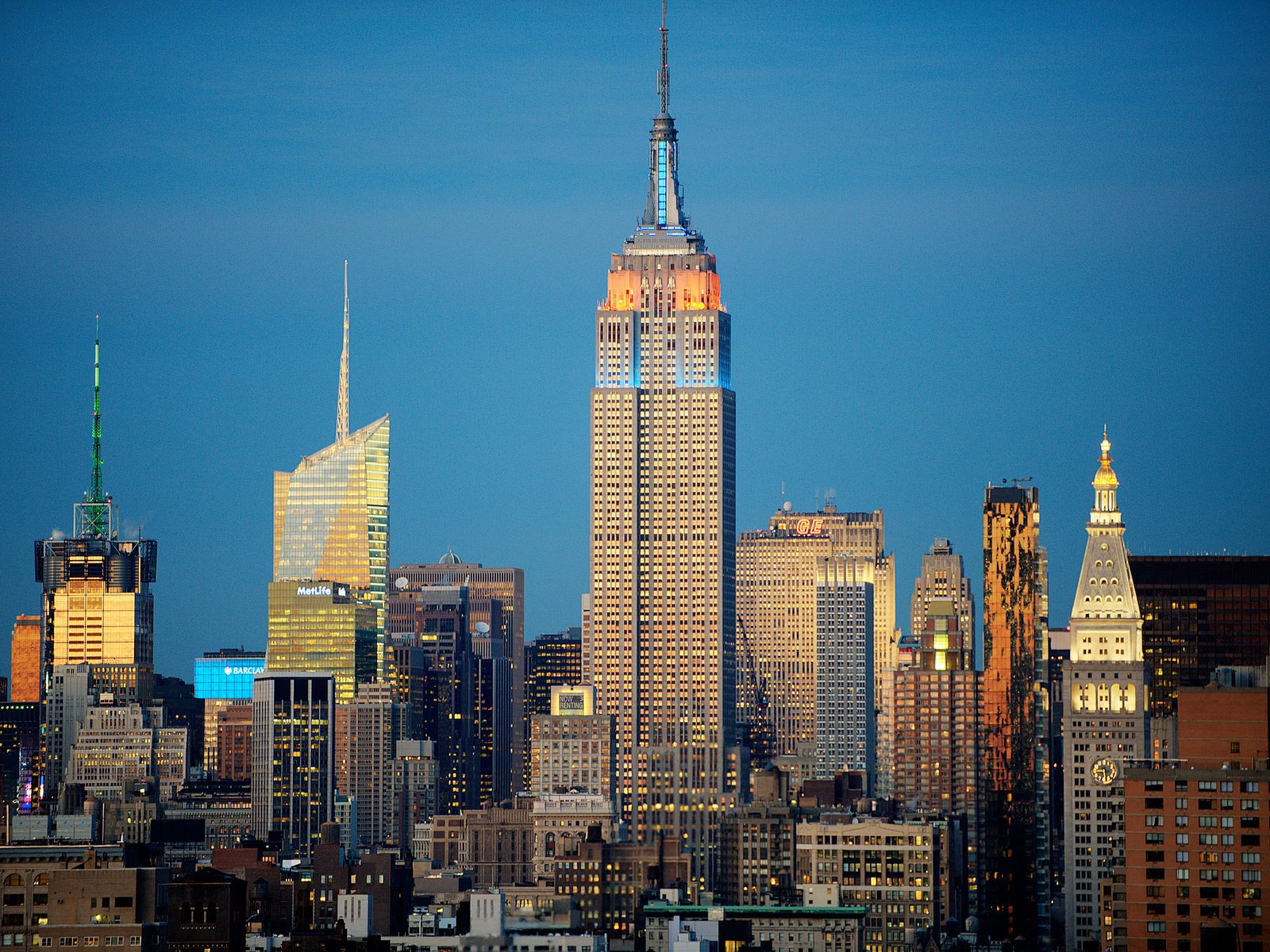 Обои небо, вечер, дома, сша, нью-йорк, небоскрёб, the sky, the evening, home, usa, new york, skyscraper разрешение 2048x1358 Загрузить