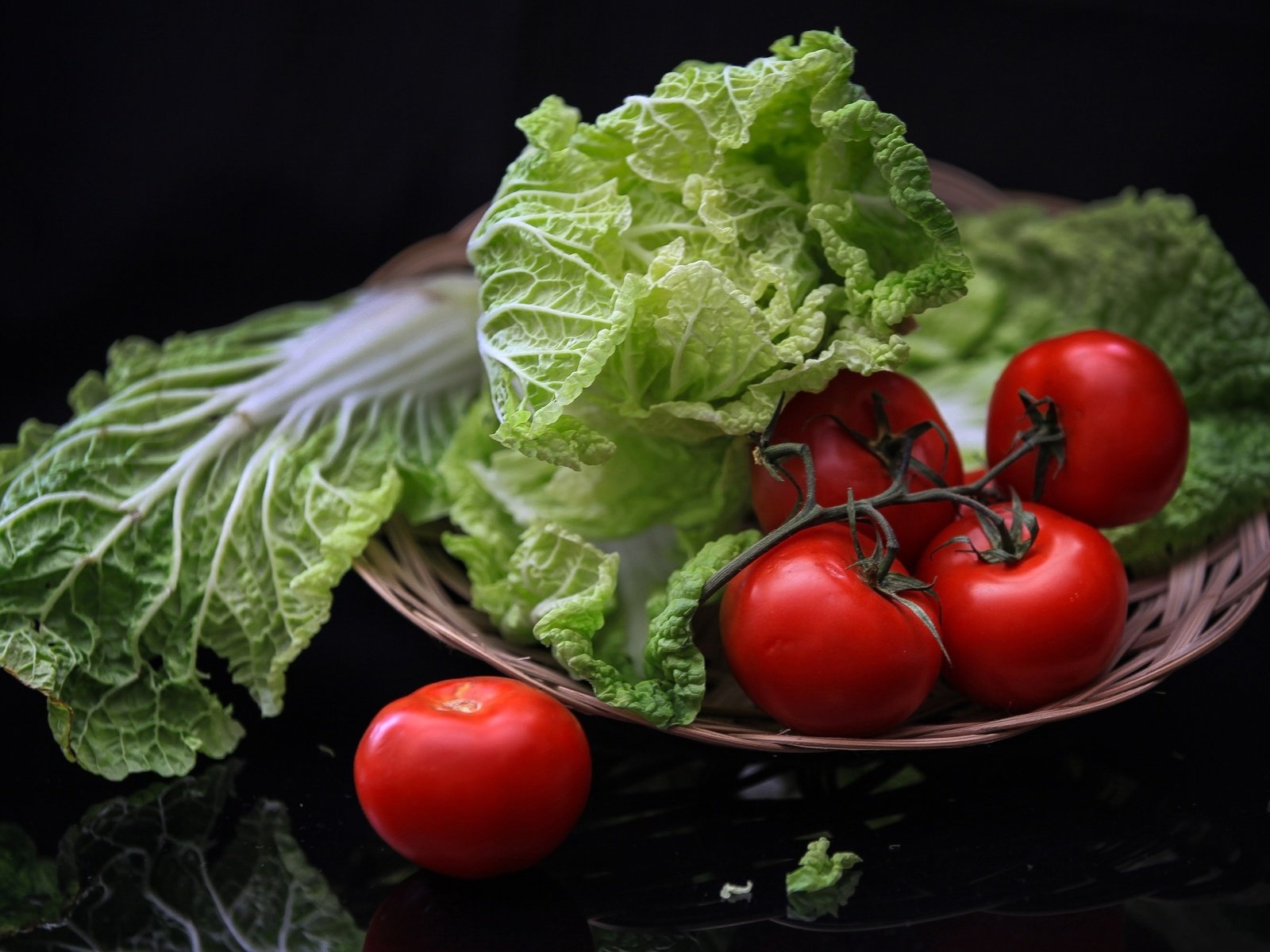 Обои овощи, помидоры, салат, vegetables, tomatoes, salad разрешение 2400x1579 Загрузить