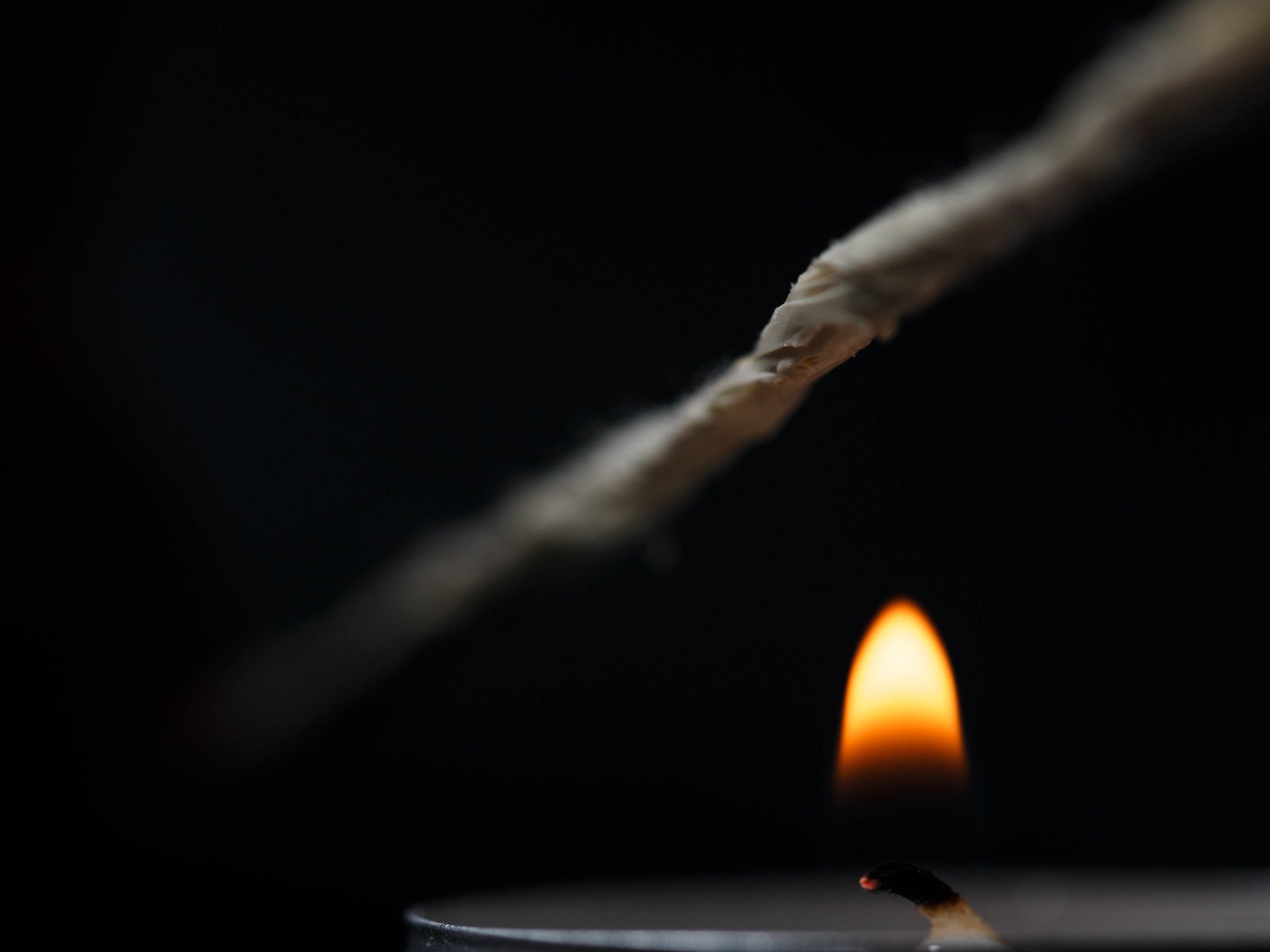 Обои огонь, веревка, свеча, fire, rope, candle разрешение 5374x3583 Загрузить