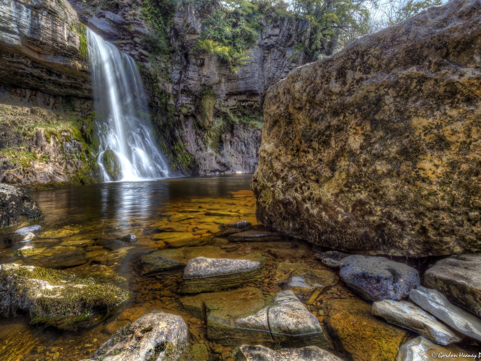 Обои скалы, камни, водопад, великобритания, hdr, thorton force waterfall, rocks, stones, waterfall, uk, several attractions force waterfall разрешение 2880x1920 Загрузить