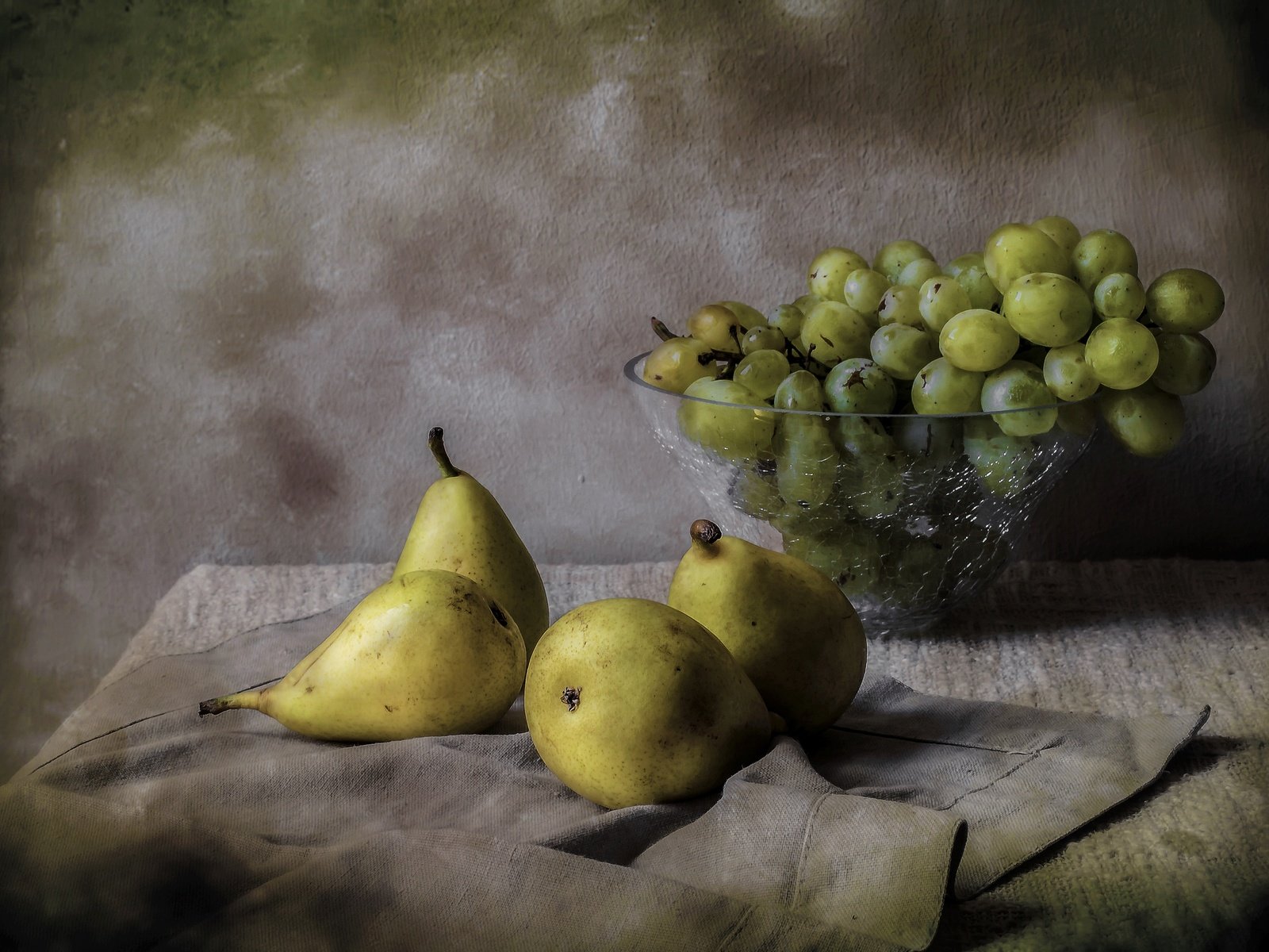 Обои виноград, фрукты, ваза, натюрморт, груши, grapes, fruit, vase, still life, pear разрешение 2899x1920 Загрузить