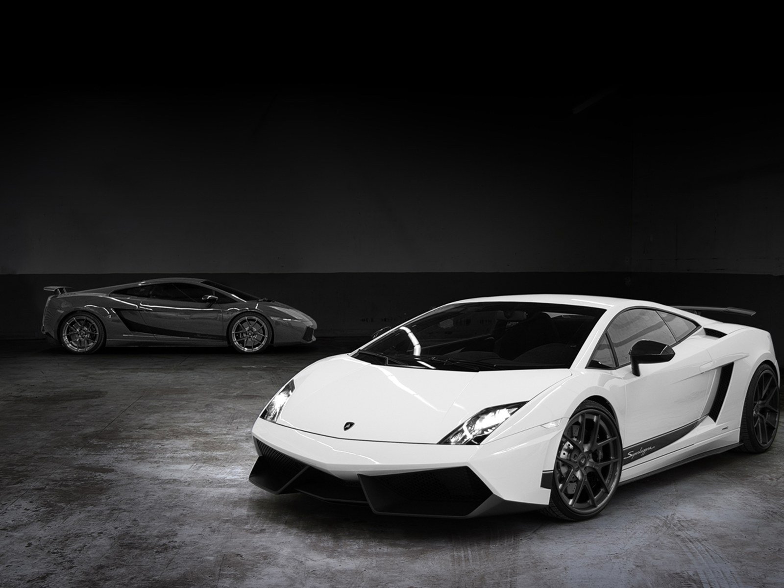 Lamborghini Aventador White and Black