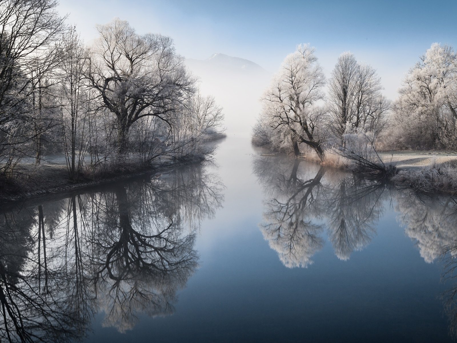 Обои деревья, река, природа, зима, отражение, trees, river, nature, winter, reflection разрешение 2048x1365 Загрузить