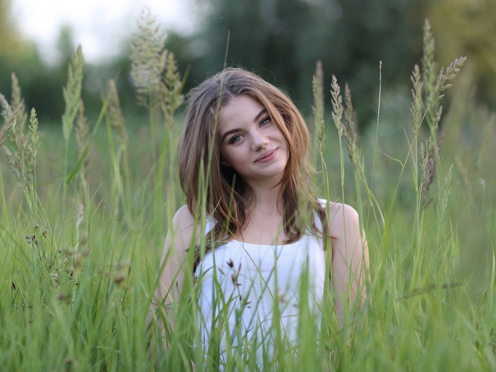 Обои природа, улыбка, портрет, девочка, зеленые глаза, nature, smile, portrait, girl, green eyes разрешение 2048x1366 Загрузить