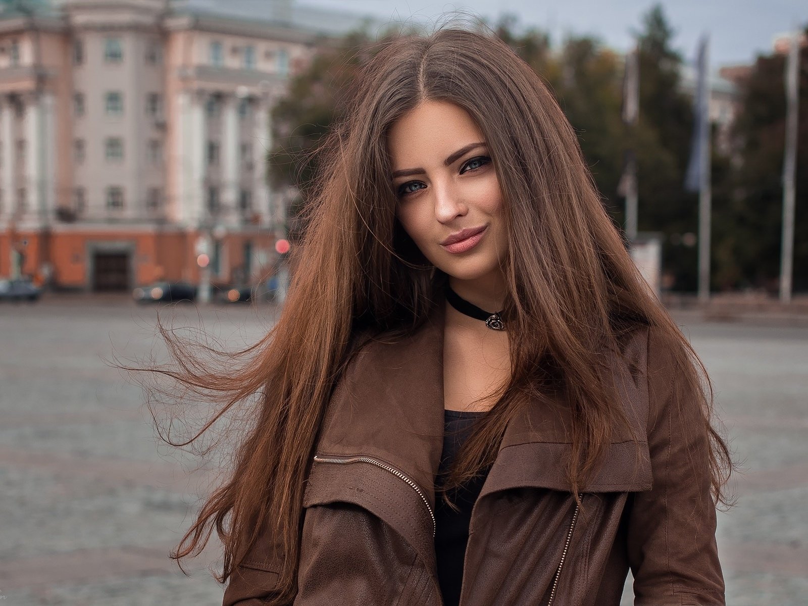 Обои девушка, улыбка, портрет, взгляд, волосы, girl, smile, portrait, look, hair разрешение 2048x1365 Загрузить