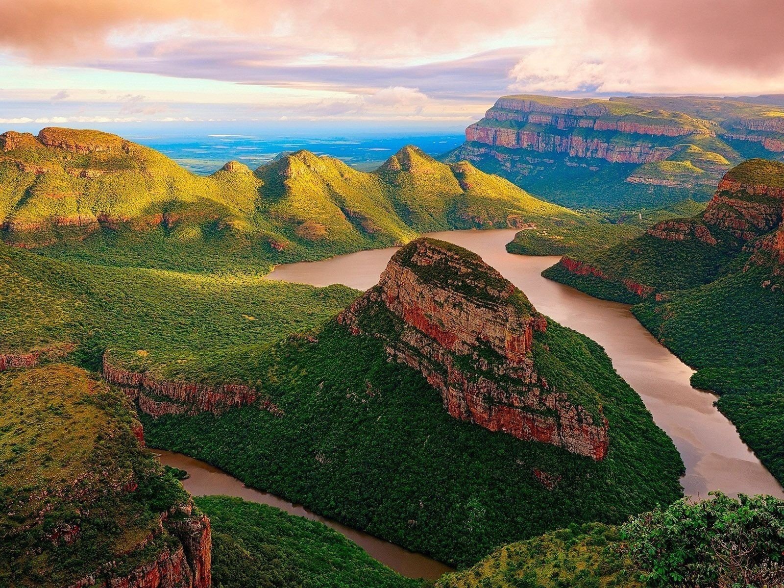 Обои река, горы, скалы, каньон, юар, blyde river canyon nature reserve, river, mountains, rocks, canyon, south africa разрешение 1920x1200 Загрузить