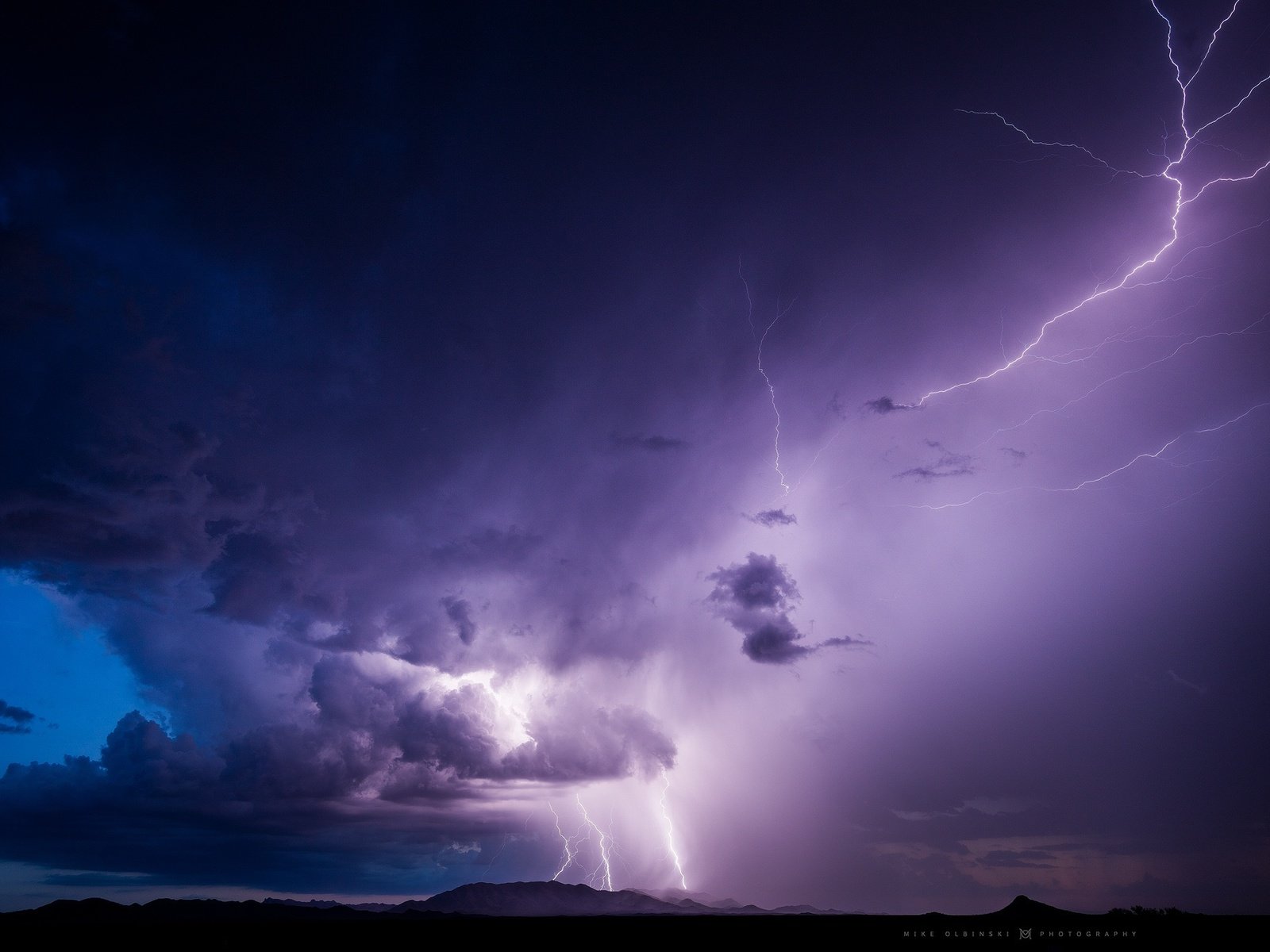 Обои небо, тучи, молния, гроза, стихия, the sky, clouds, lightning, the storm, element разрешение 2048x1365 Загрузить