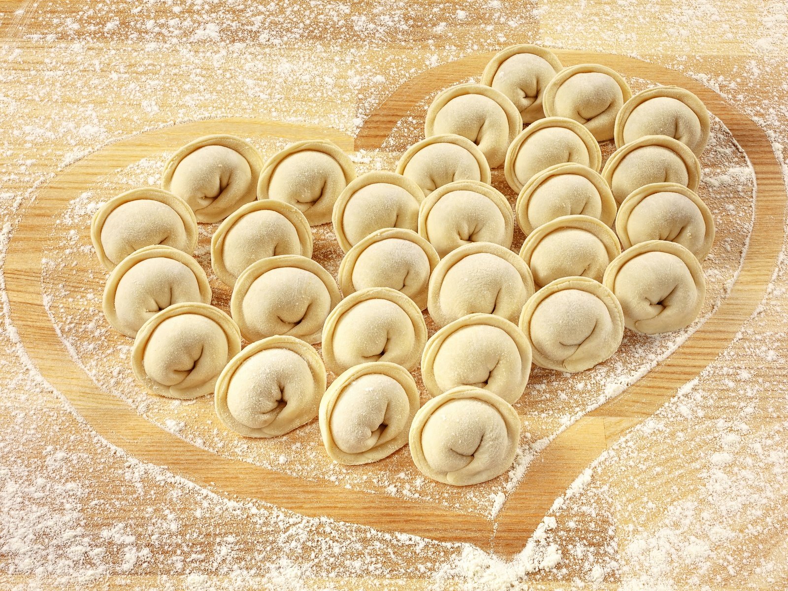 Обои сердце, любовь, тесто, мука, пельмени, heart, love, the dough, flour, dumplings разрешение 4400x3023 Загрузить