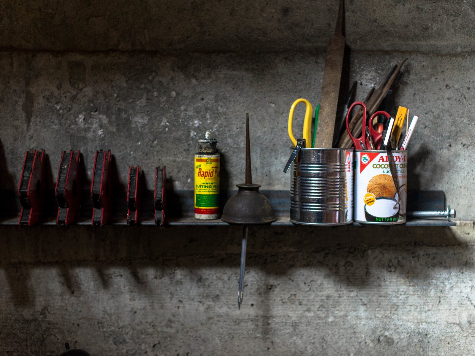 Обои стена, строительство, инструменты, гараж, полка, roman pohorecki, wall, construction, tools, garage, shelf разрешение 5923x3954 Загрузить