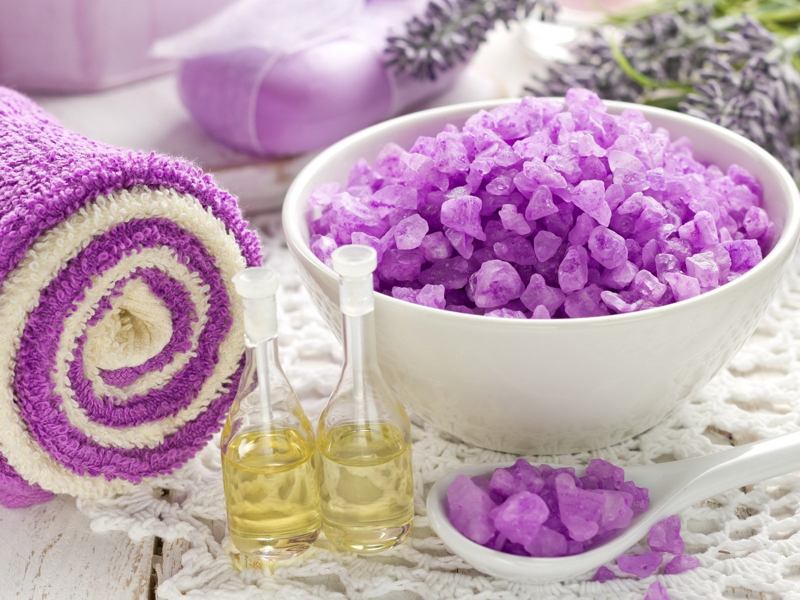 Обои лаванда, полотенце, спа, мыло, соль, масла, lavender, towel, spa, soap, salt, oil разрешение 2560x1600 Загрузить