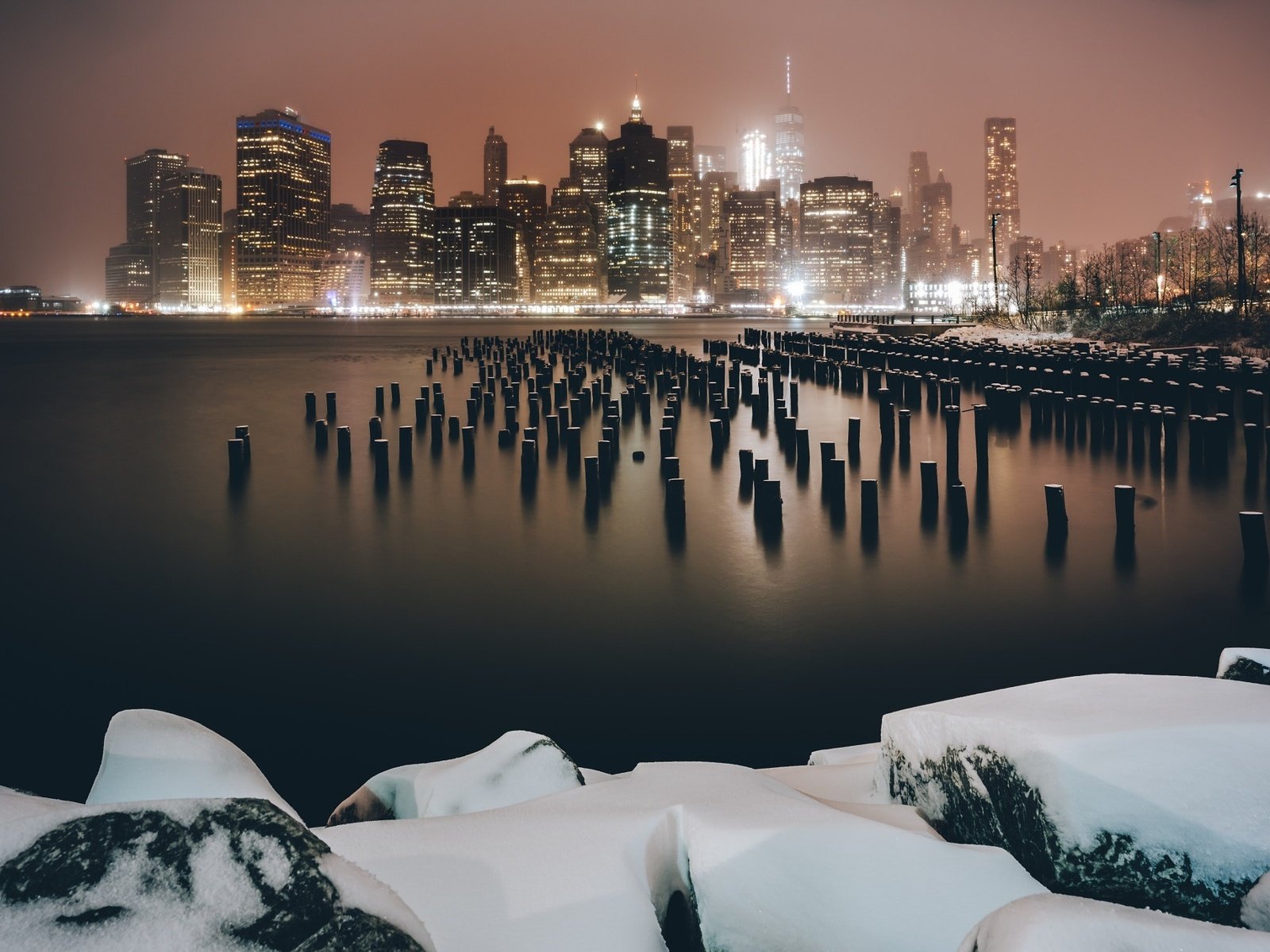 Обои ночь, огни, снег, зима, город, сша, нью-йорк, night, lights, snow, winter, the city, usa, new york разрешение 2048x1366 Загрузить