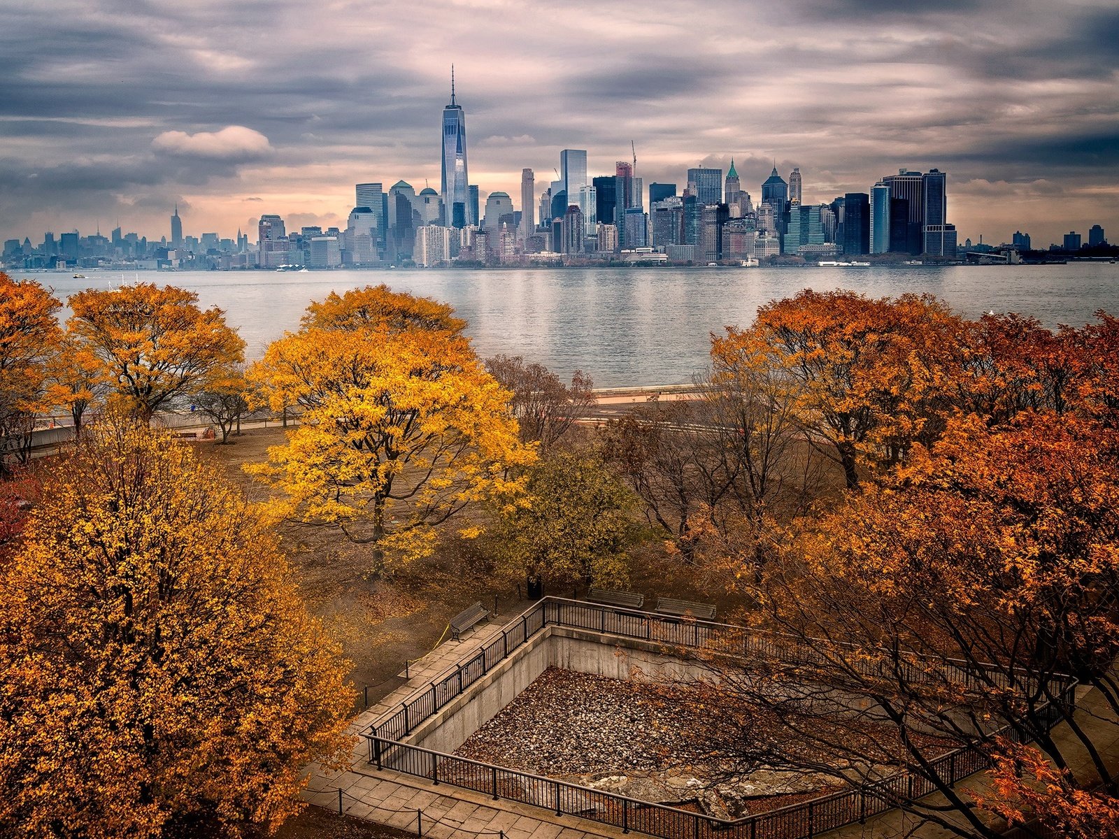 Обои парк, осень, небоскребы, сша, нью-йорк, манхэттен, park, autumn, skyscrapers, usa, new york, manhattan разрешение 1920x1242 Загрузить