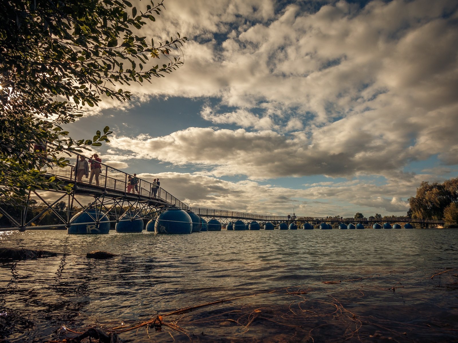 Обои небо, облака, деревья, озеро, мост, the sky, clouds, trees, lake, bridge разрешение 5293x3529 Загрузить