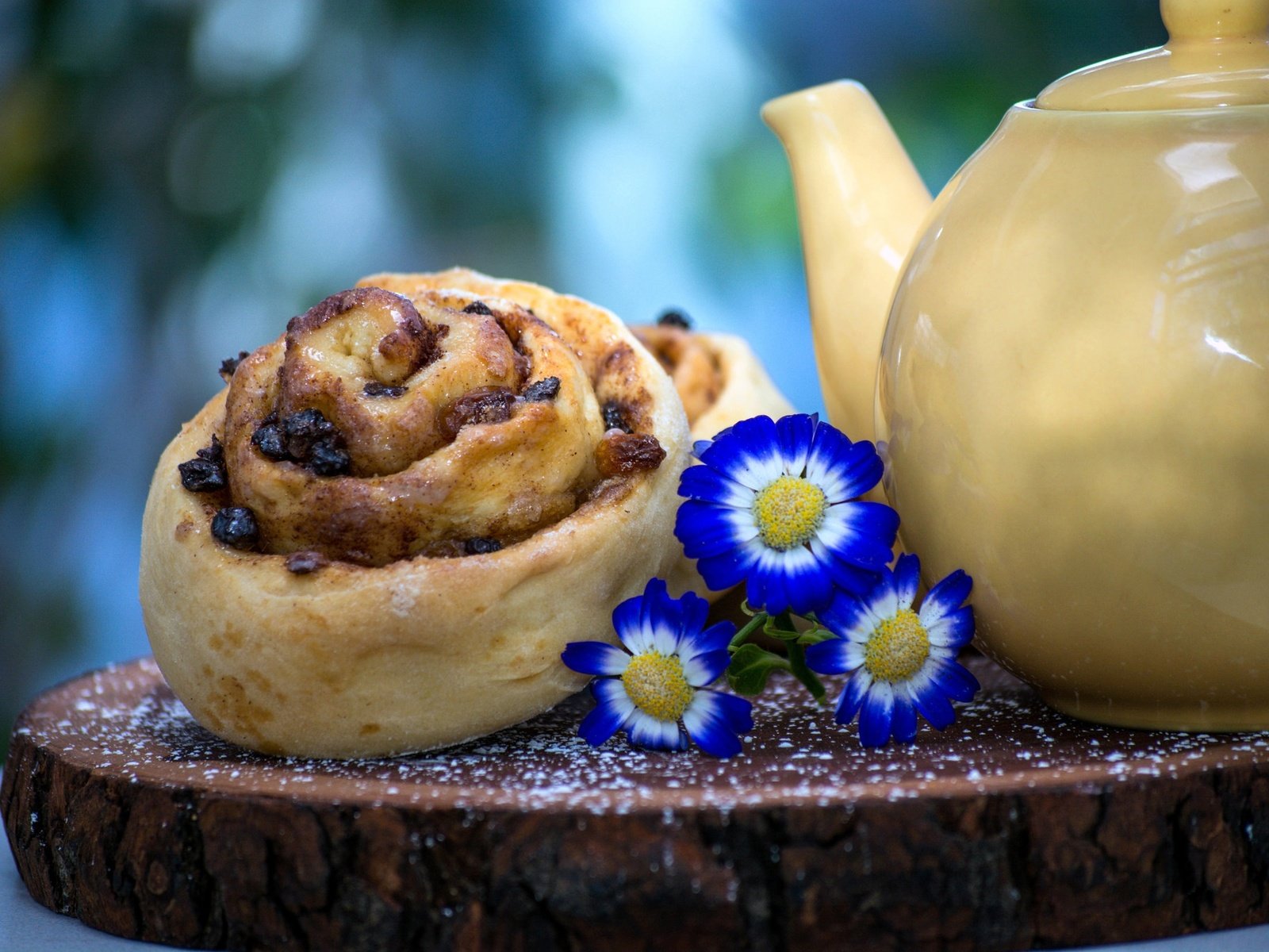 Обои цветы, чайник, выпечка, булочка, сдоба, flowers, kettle, cakes, bun, muffin разрешение 2048x1365 Загрузить