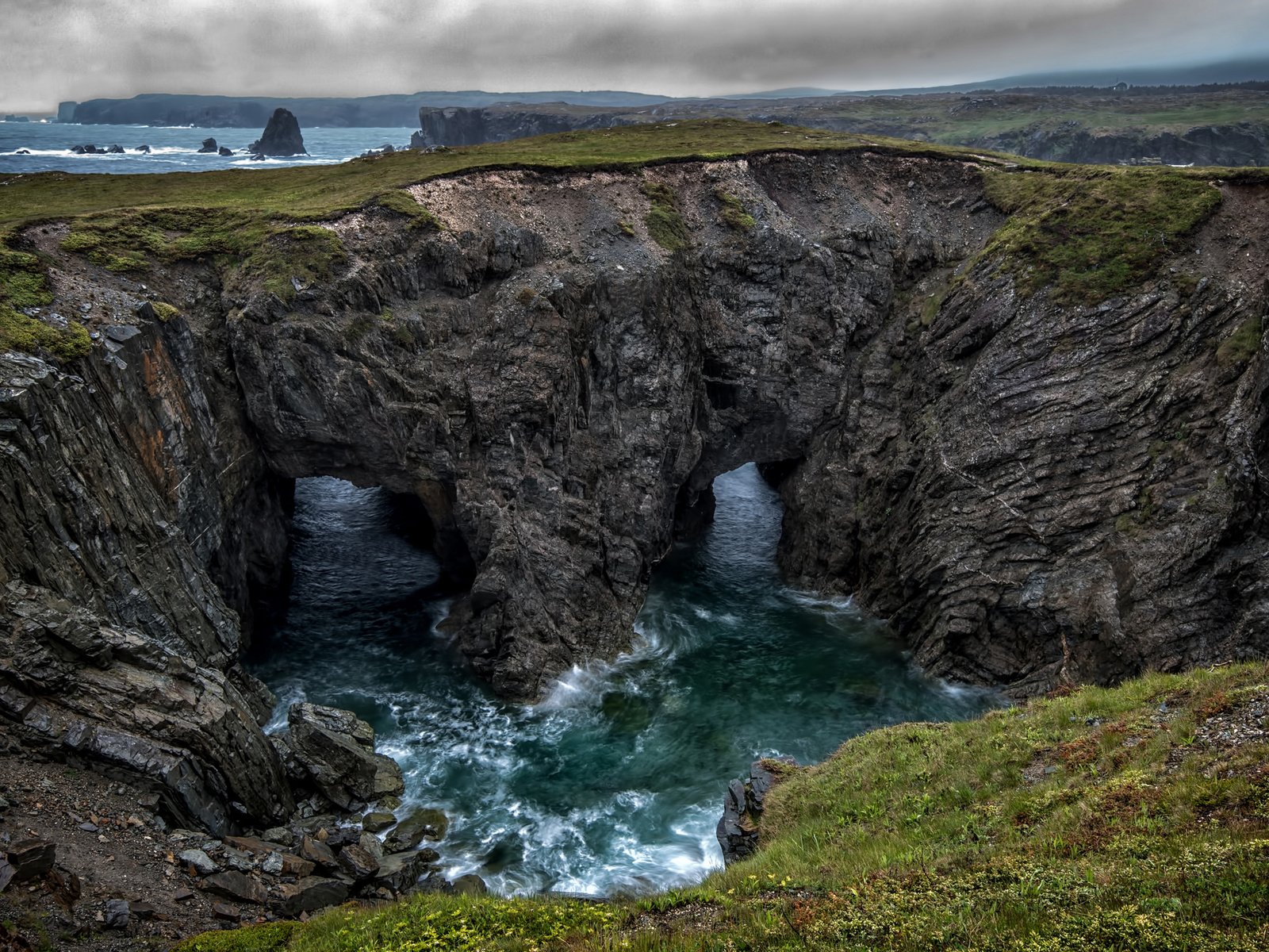 Обои скалы, море, шторм, грот, пасмурно, rocks, sea, storm, the grotto, overcast разрешение 2048x1367 Загрузить